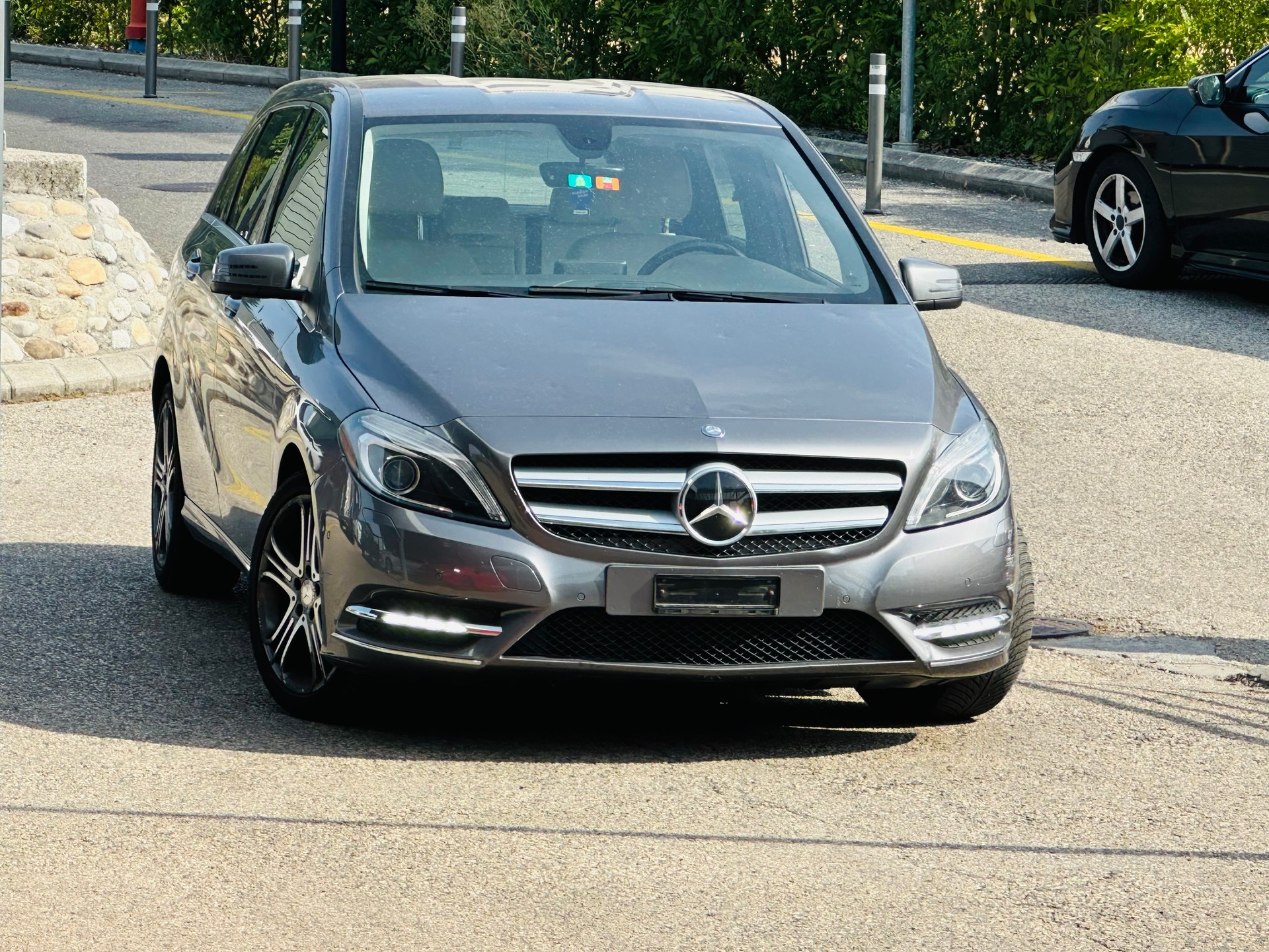 MERCEDES-BENZ B 220 4Matic 7G-DCT-showroom-element-1