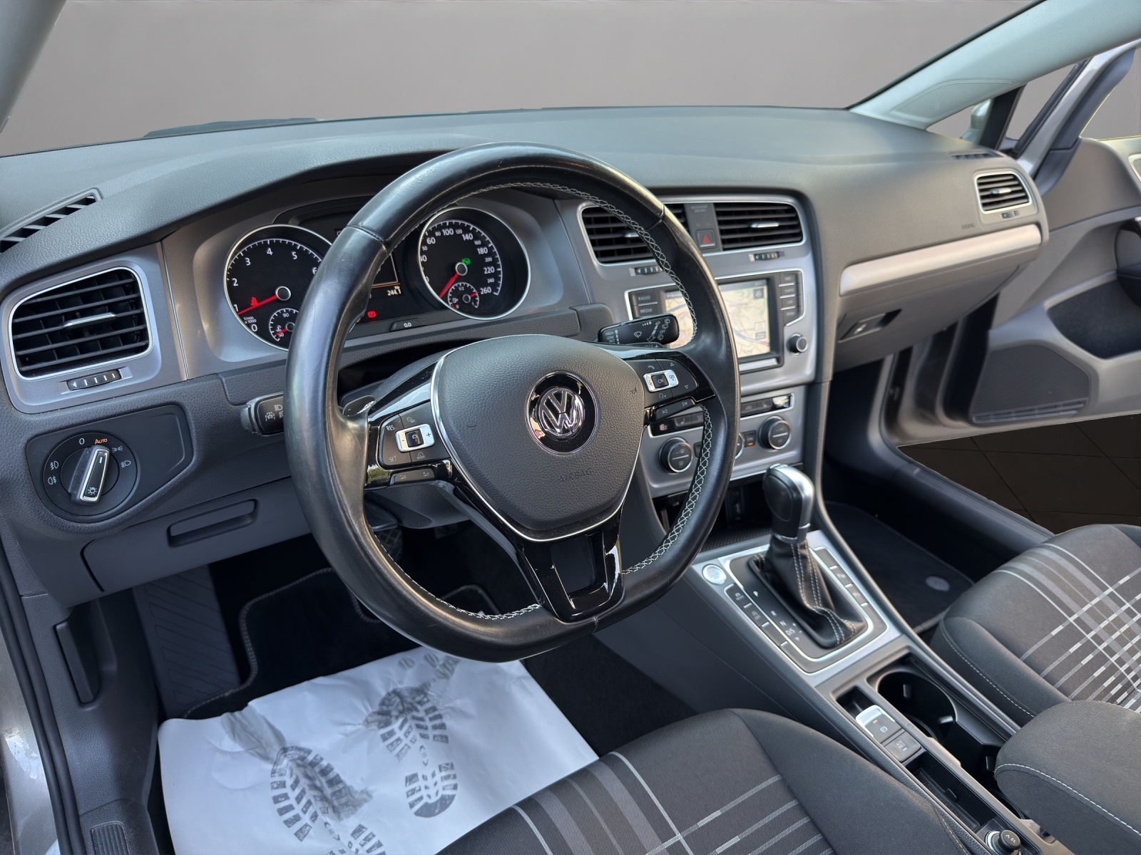 VW Golf 1.4 TSI Lounge DSG-image-9