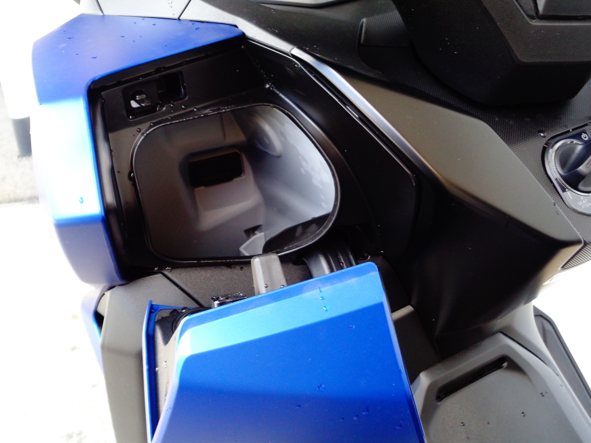 HONDA NSS 125 Forza Smart TopBox-image-4