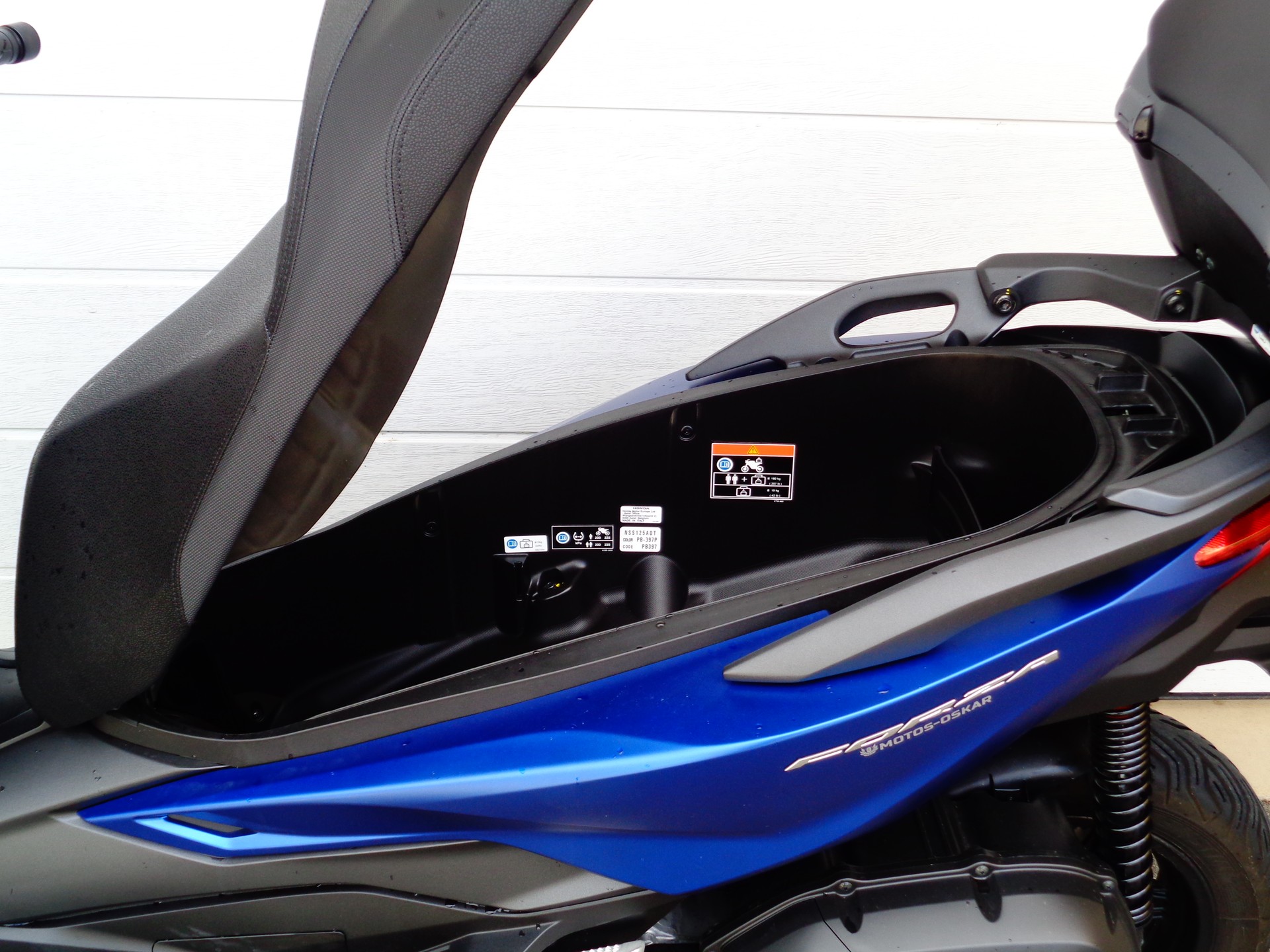 HONDA NSS 125 Forza Smart TopBox-image-9
