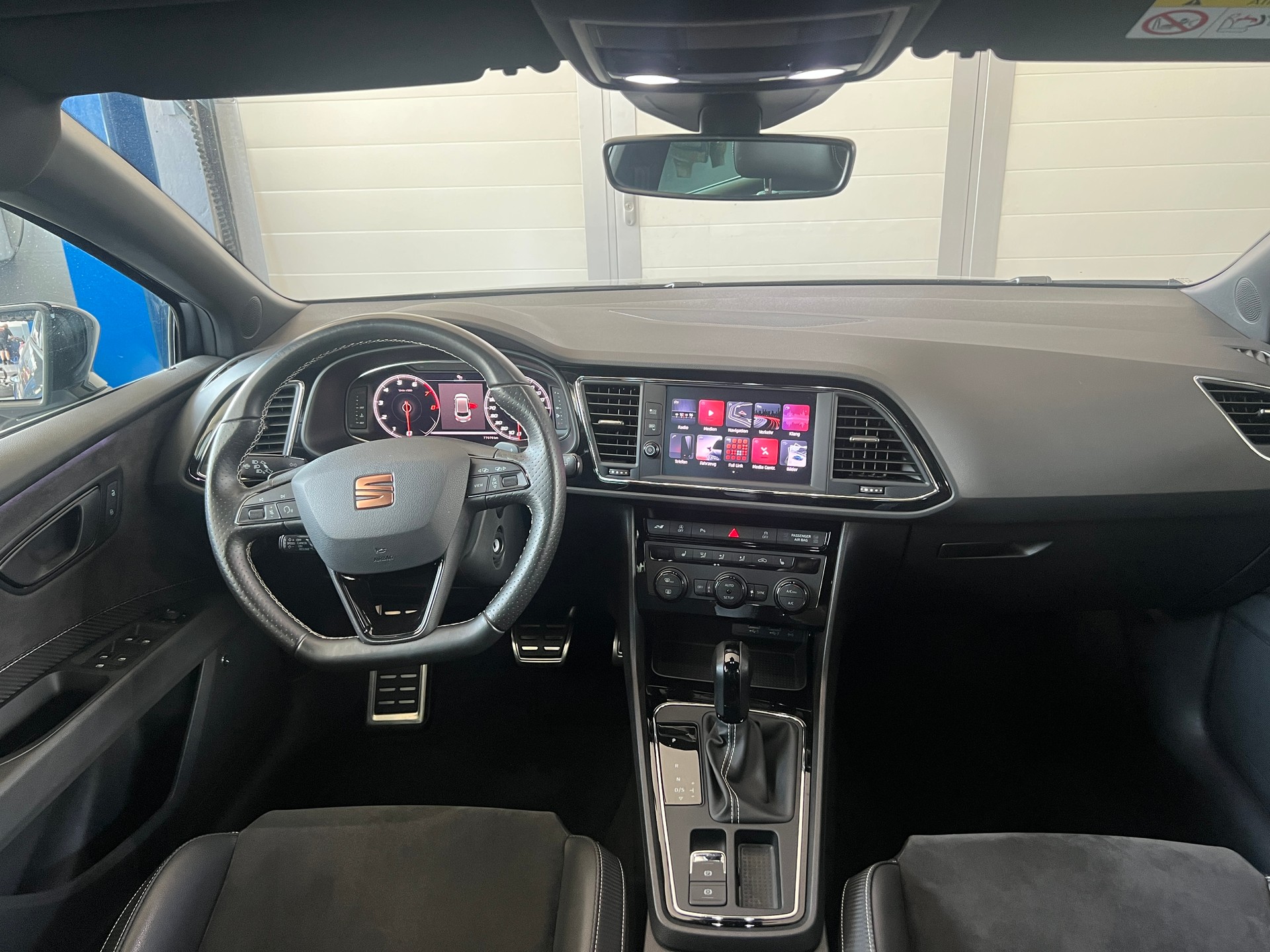 SEAT Leon 2.0 TSI Cupra 300 DSG 4Drive-image-7
