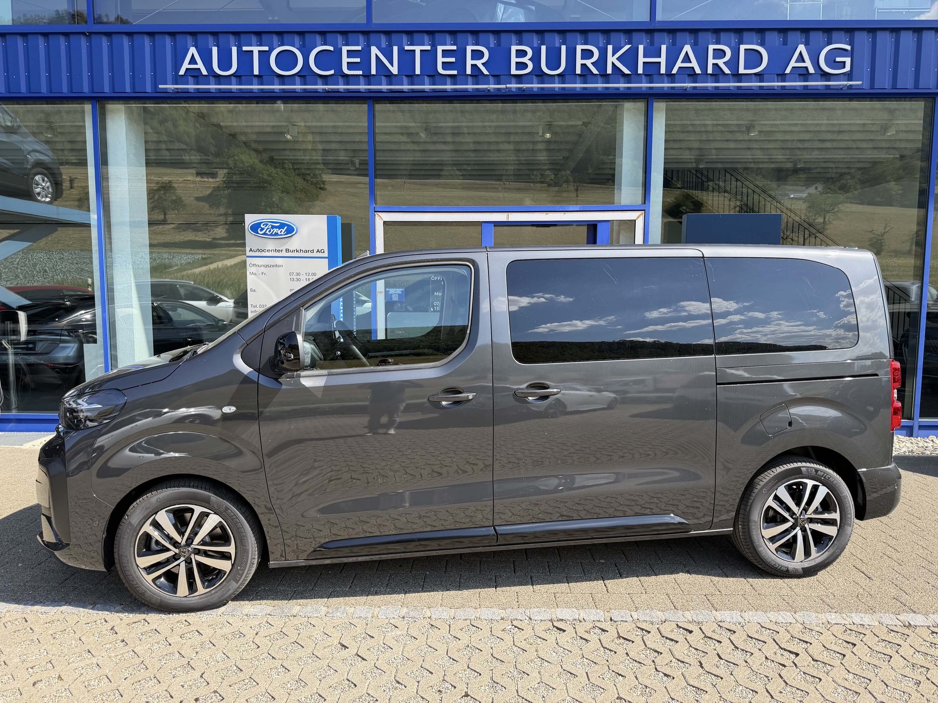 PEUGEOT Traveller Standard 2.2 BlueHDi 180 Family Edition S/S