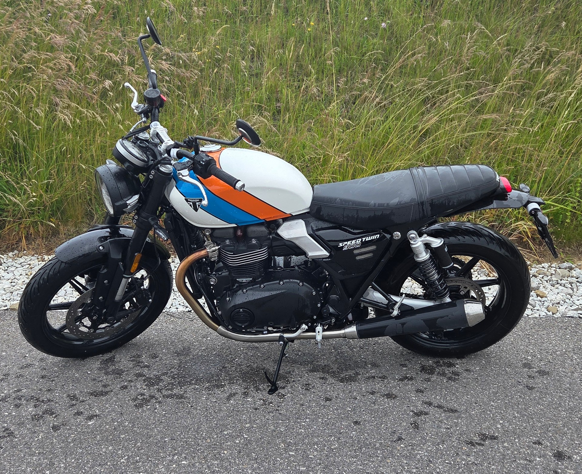 TRIUMPH 900-image-0