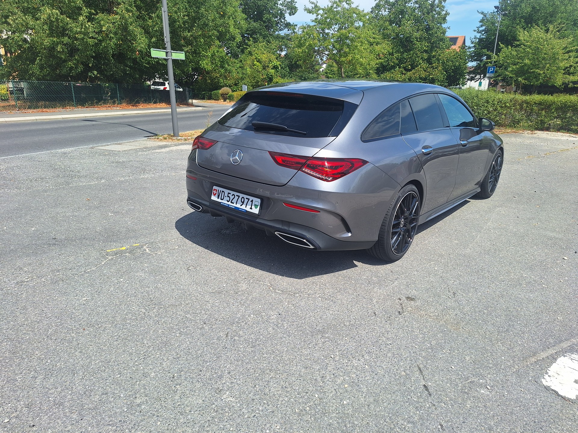 MERCEDES-BENZ CLA 200 AMG Line-image-3