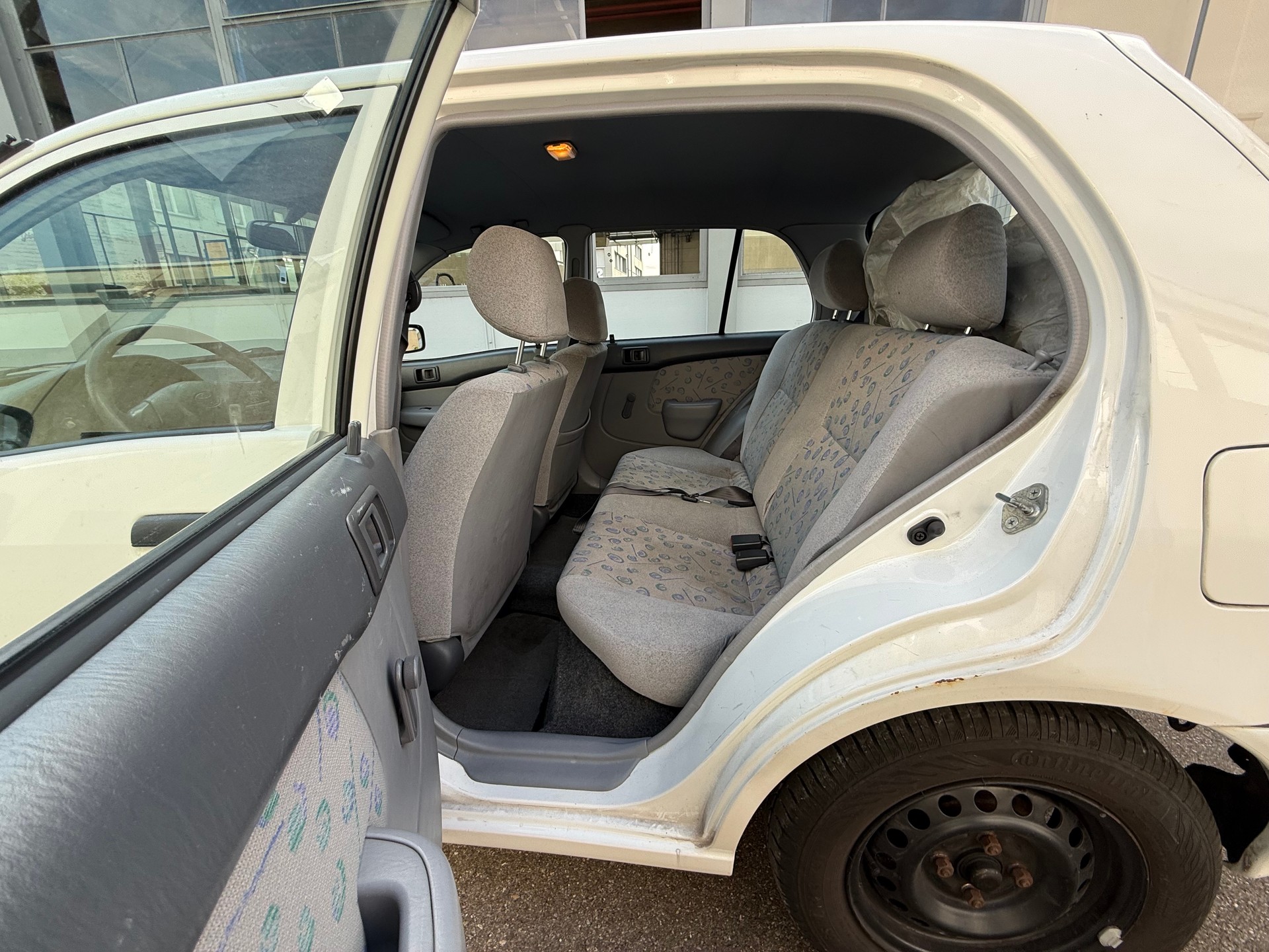 TOYOTA Starlet 1.3 *Automat *Klimaanlage *8 Fach bereift-image-12