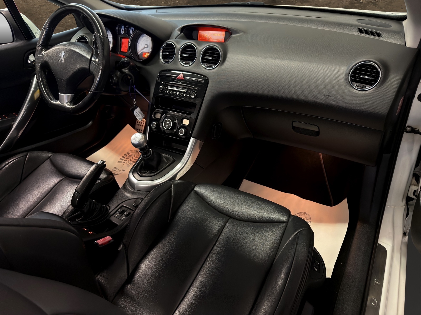 PEUGEOT 308 CC 1.6 16V Turbo Sport Pack-image-12