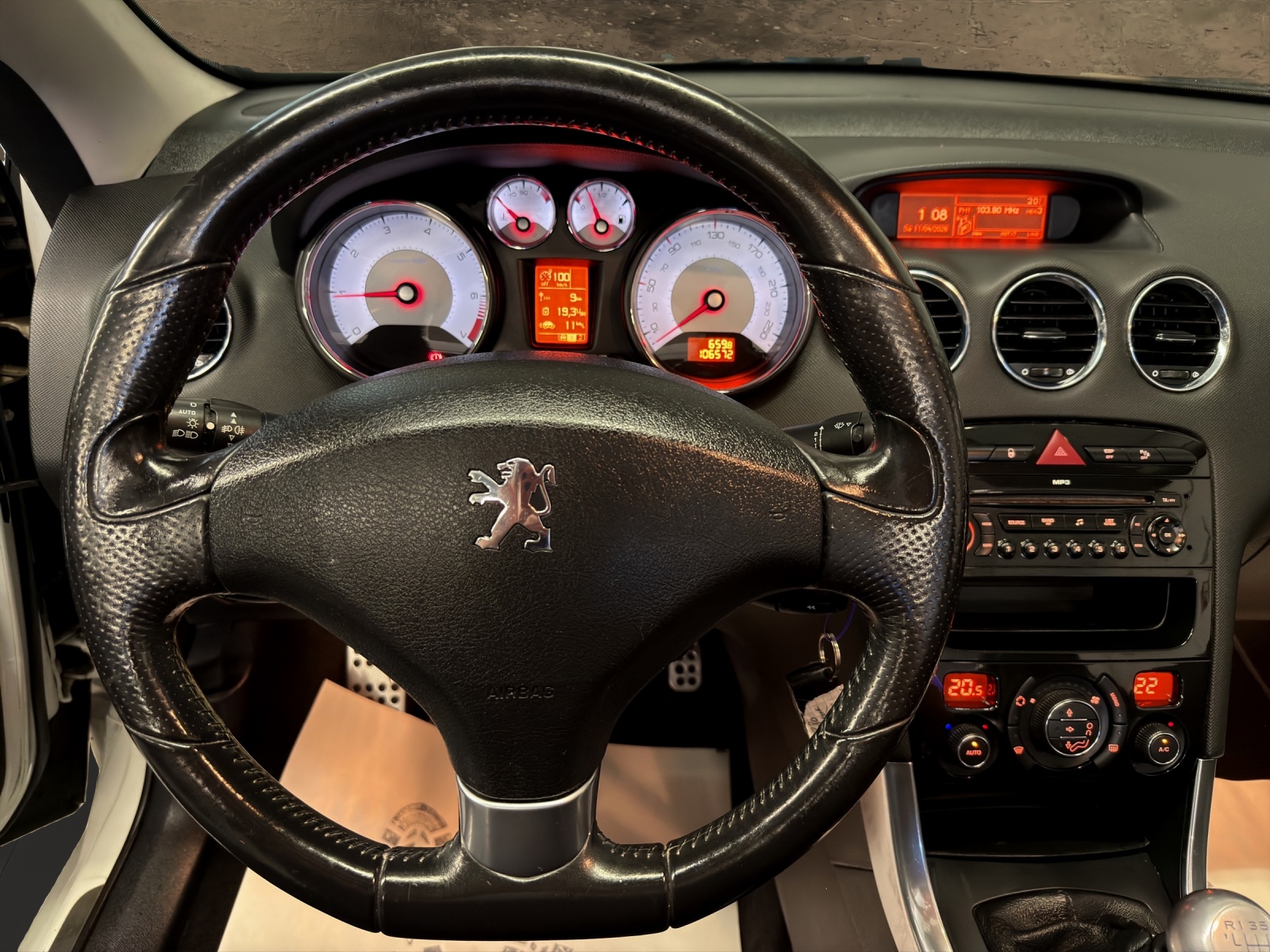 PEUGEOT 308 CC 1.6 16V Turbo Sport Pack-image-8