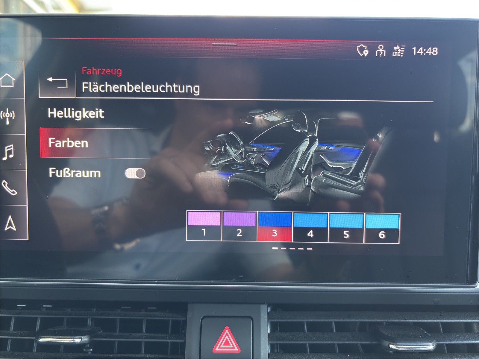 AUDI A4 Avant 40 TDI S line Competition Black quattro S-tronic mit 5 Jahre Werksgarantie max. 100'000km-image-25