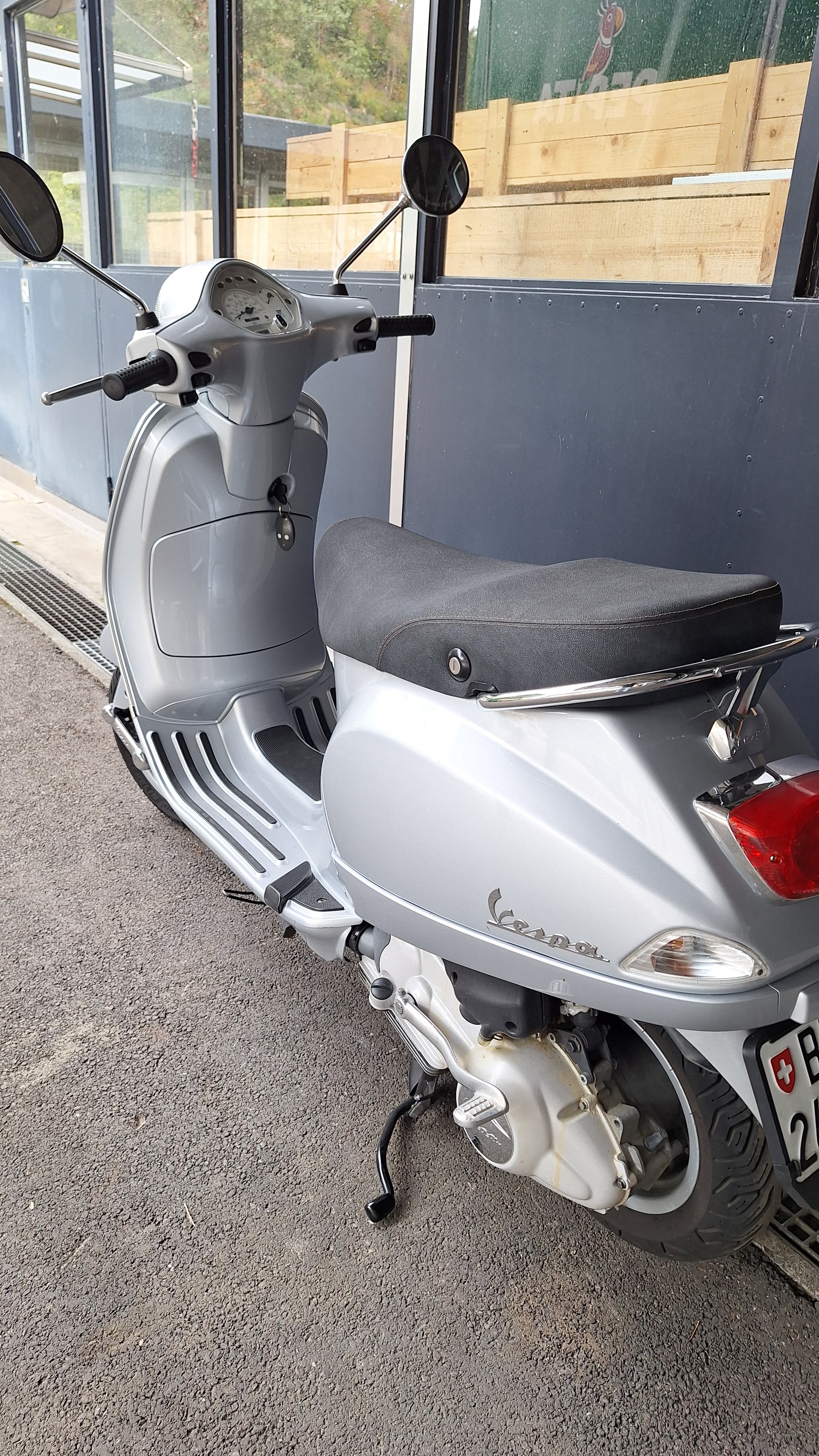 PIAGGIO Vespa 125 LX4-image-1