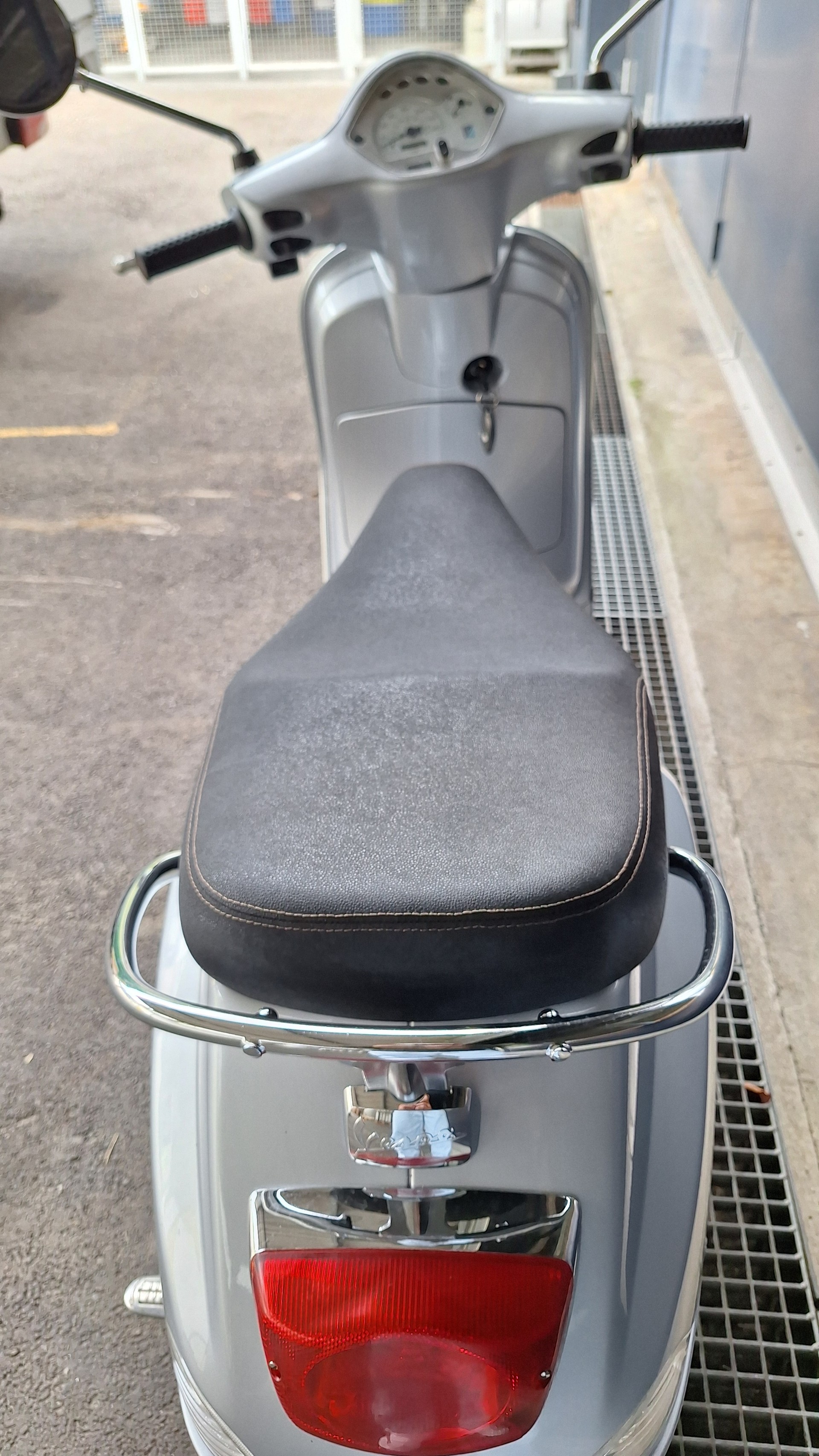 PIAGGIO Vespa 125 LX4-image-3