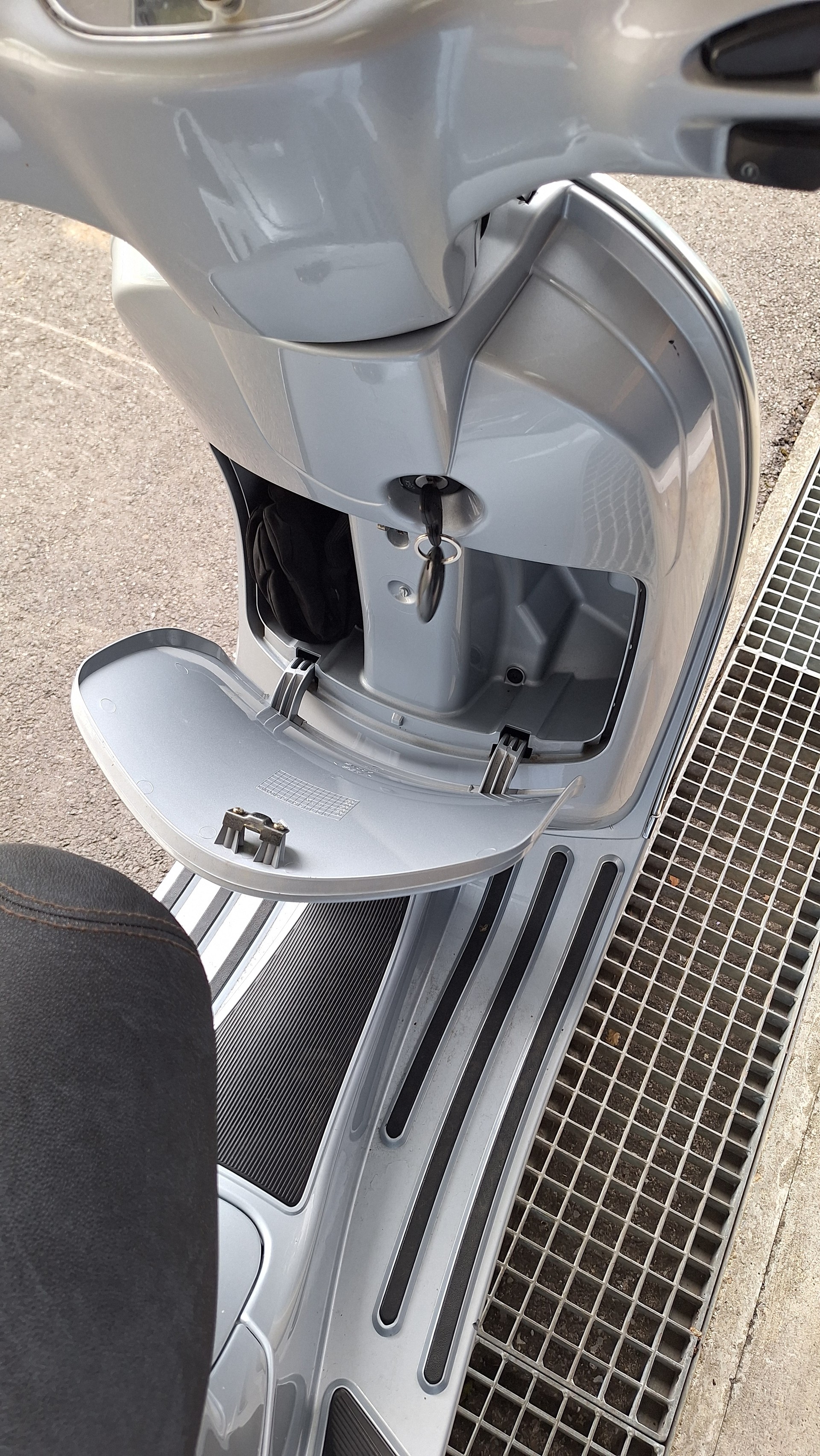 PIAGGIO Vespa 125 LX4-image-4