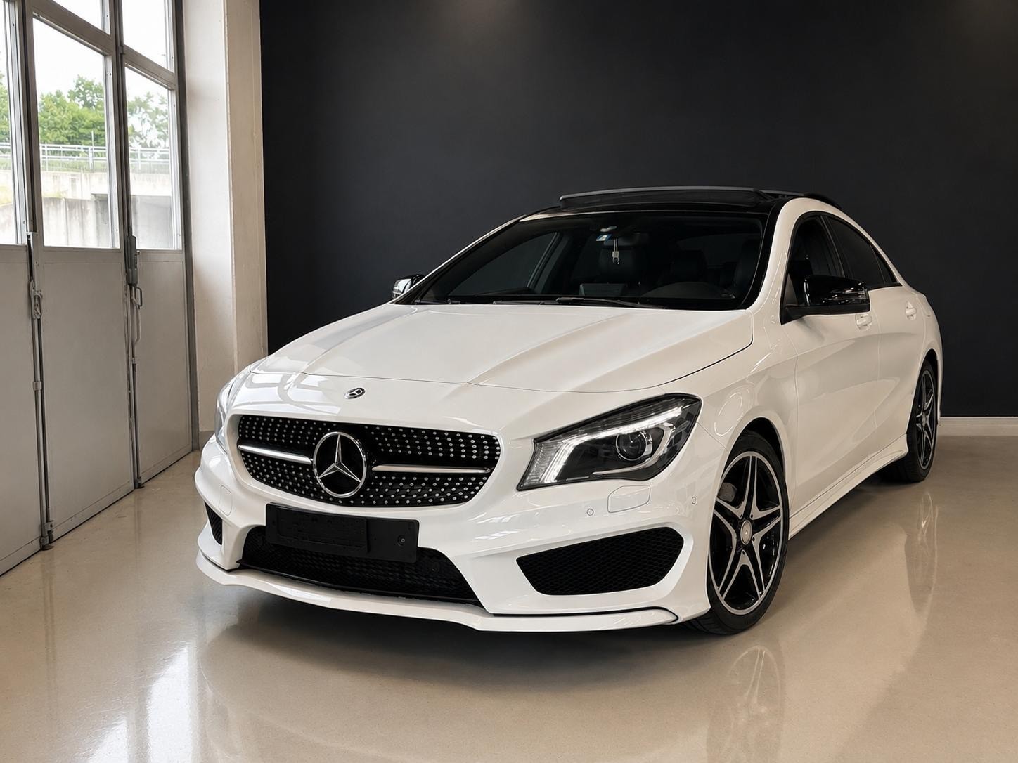 MERCEDES-BENZ CLA 200 AMG Line 7G-DCT-image-5