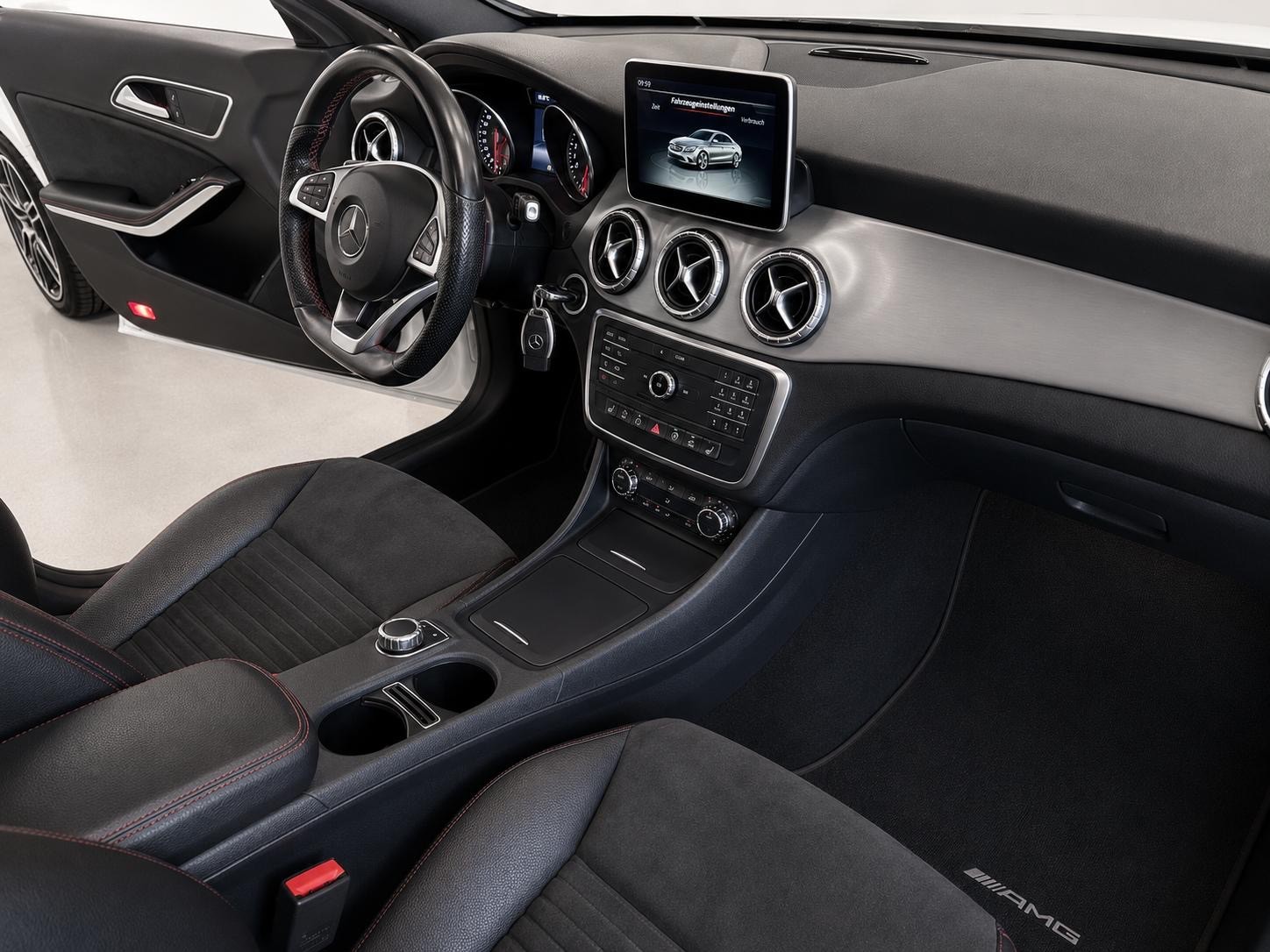 MERCEDES-BENZ CLA 200 AMG Line 7G-DCT-image-11