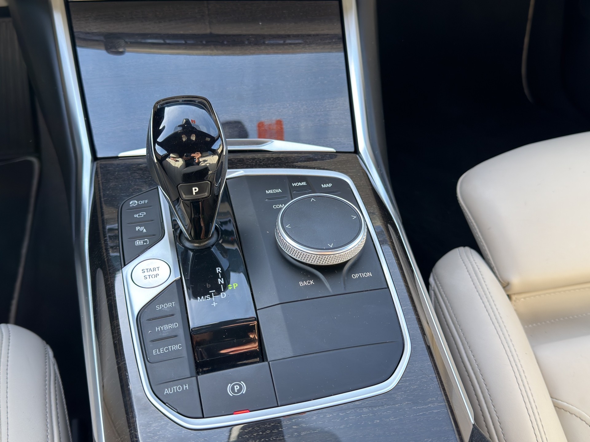 BMW 330e xDrive Sport Line Steptronic-image-9