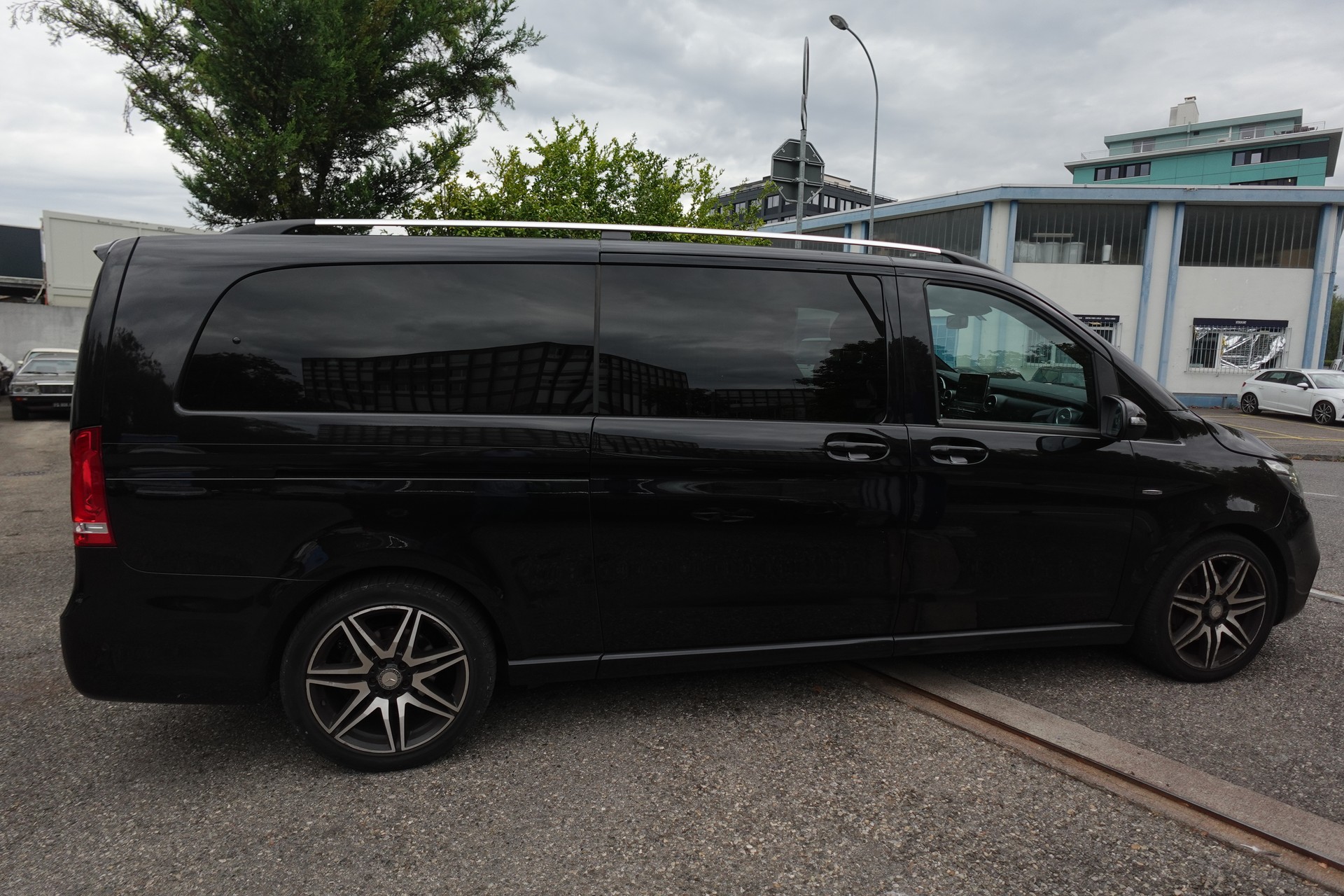 MERCEDES-BENZ V 250 d Swiss Edition extralang 4M 7G-Tronic-image-3