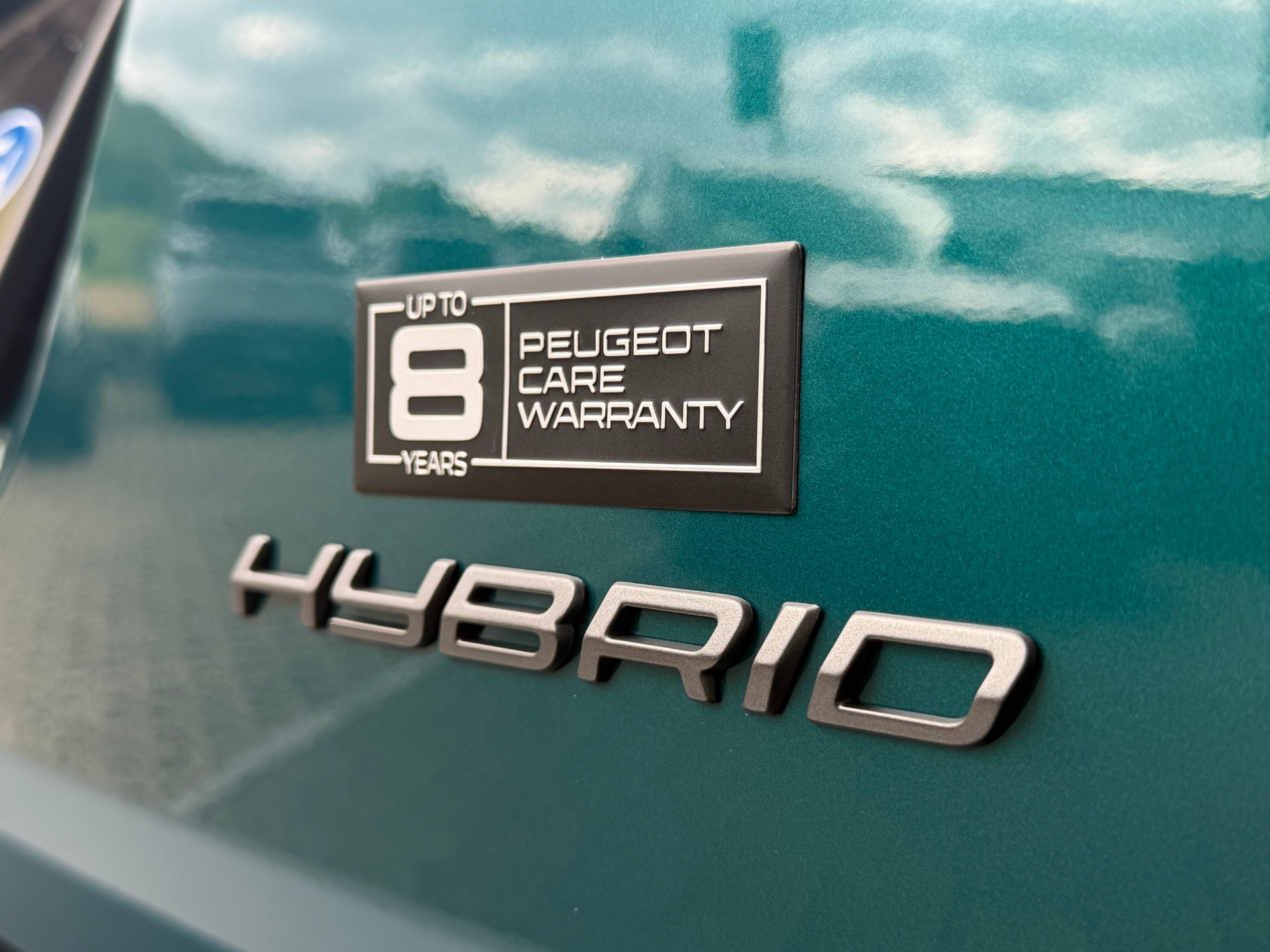 PEUGEOT 2008 1.2 Hybrid 145 Envy-image-16