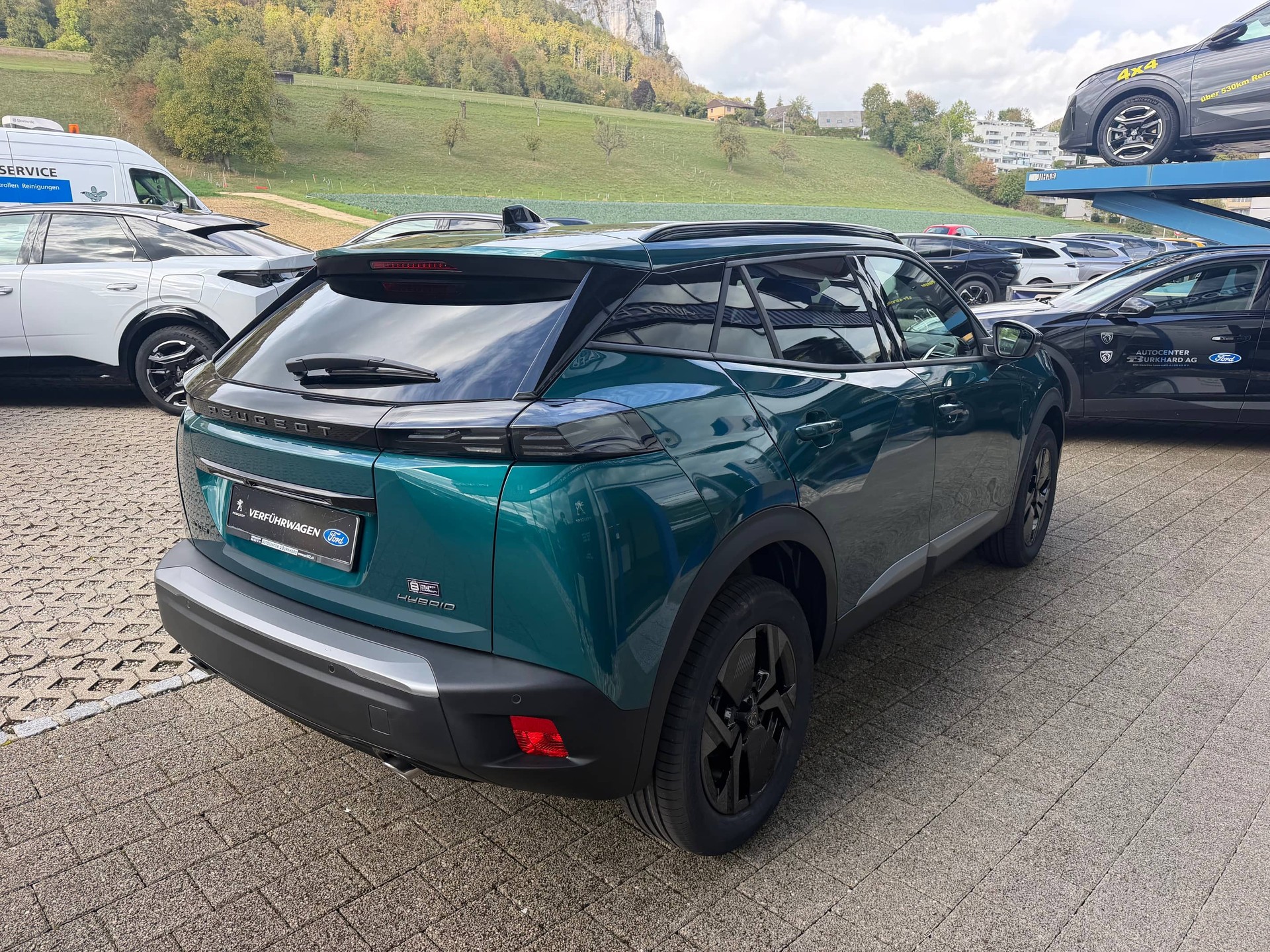 PEUGEOT 2008 1.2 Hybrid 145 Envy-showroom-element-3