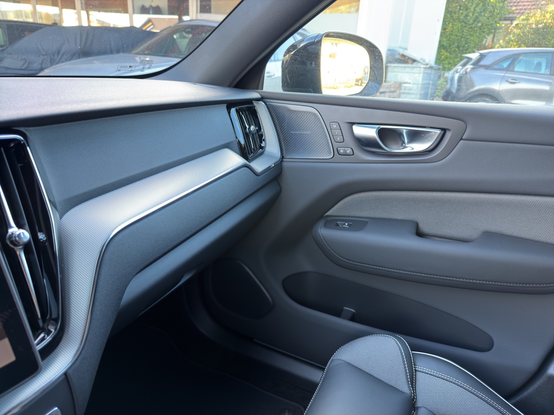 VOLVO XC60 2.0 T8 TE Black Edition eAWD-image-54