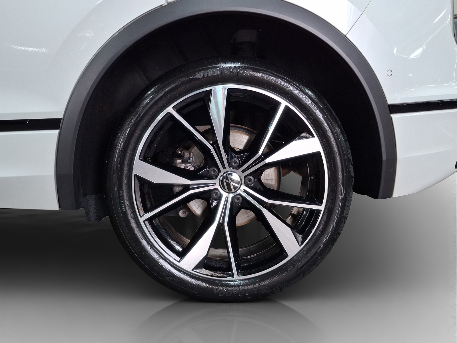 VW Tiguan 2.0TSI R-Line 4Motion DSG-image-13