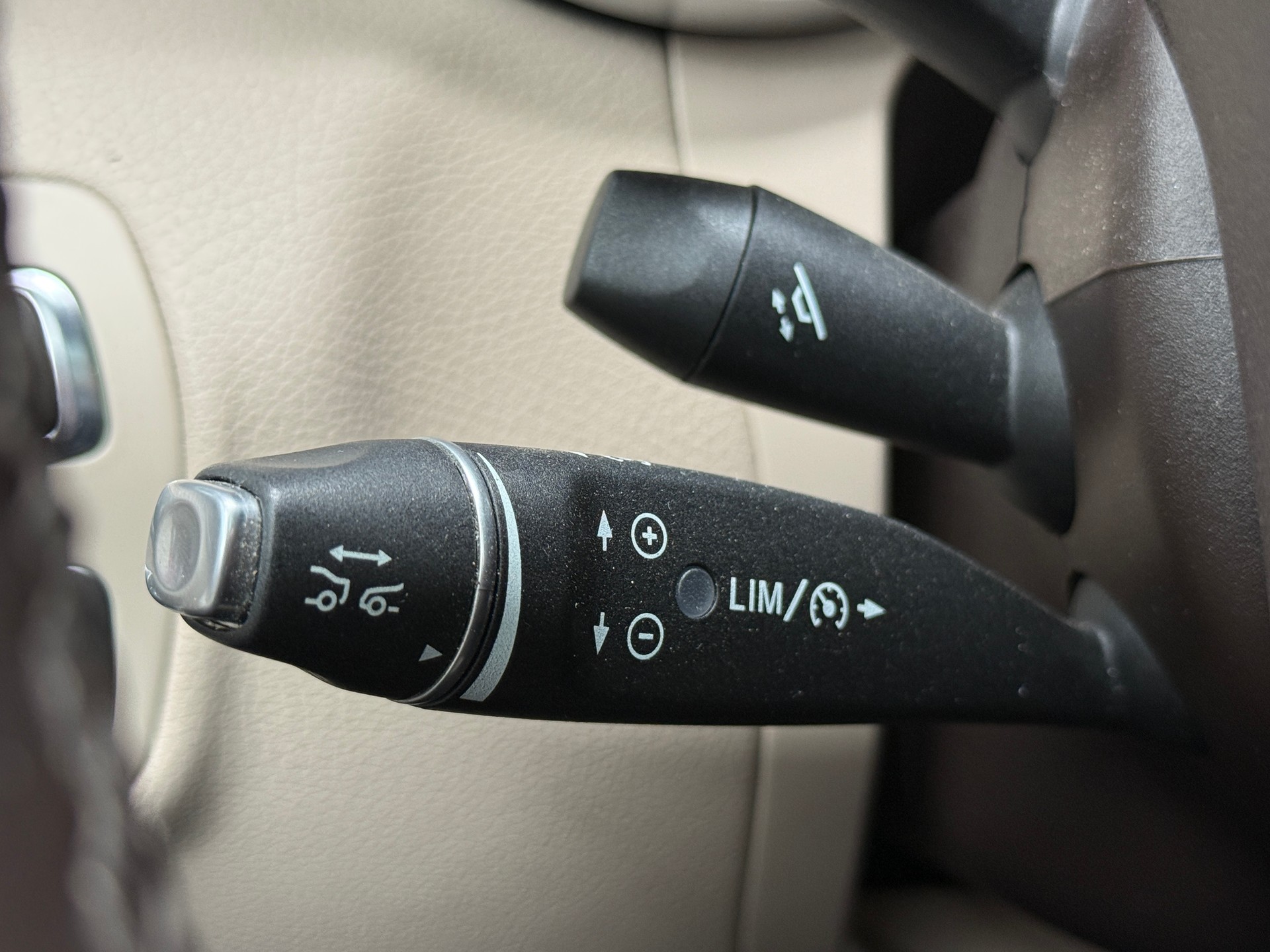 MERCEDES-BENZ GLC 250 4Matic 9G-Tronic-image-21