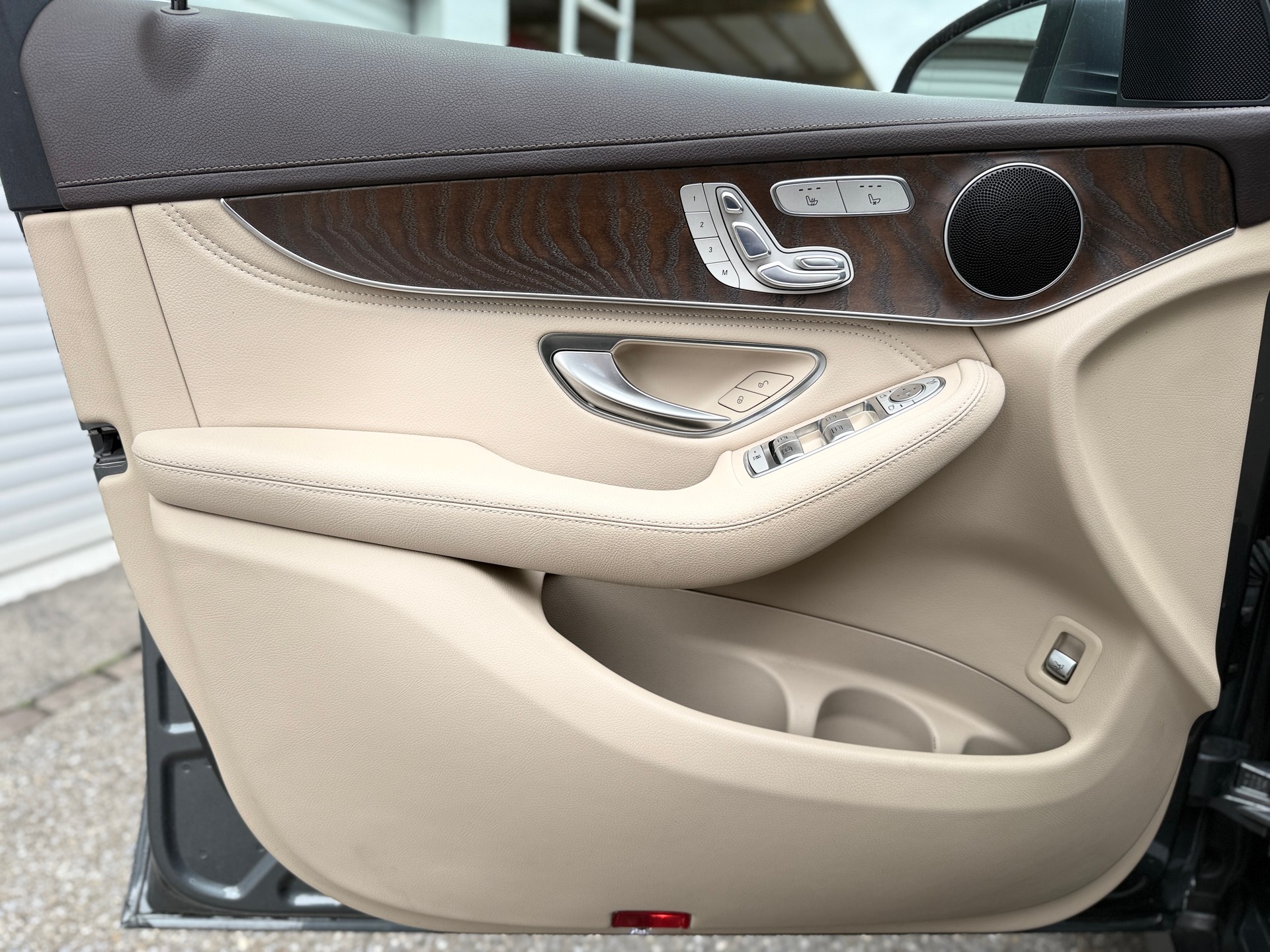 MERCEDES-BENZ GLC 250 4Matic 9G-Tronic-image-19