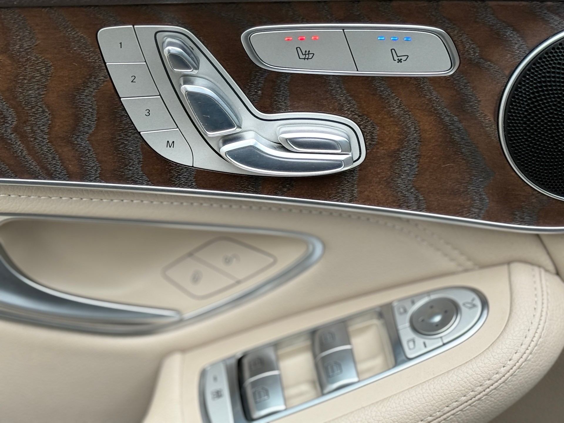 MERCEDES-BENZ GLC 250 4Matic 9G-Tronic-image-18