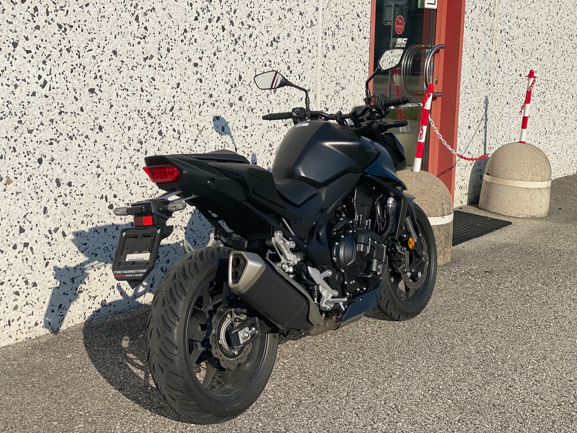 HONDA CB 750 Hornet E- CLUTCH-image-3