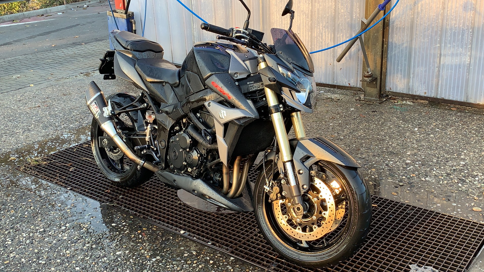 SUZUKI GSR 750 ABS-image-0