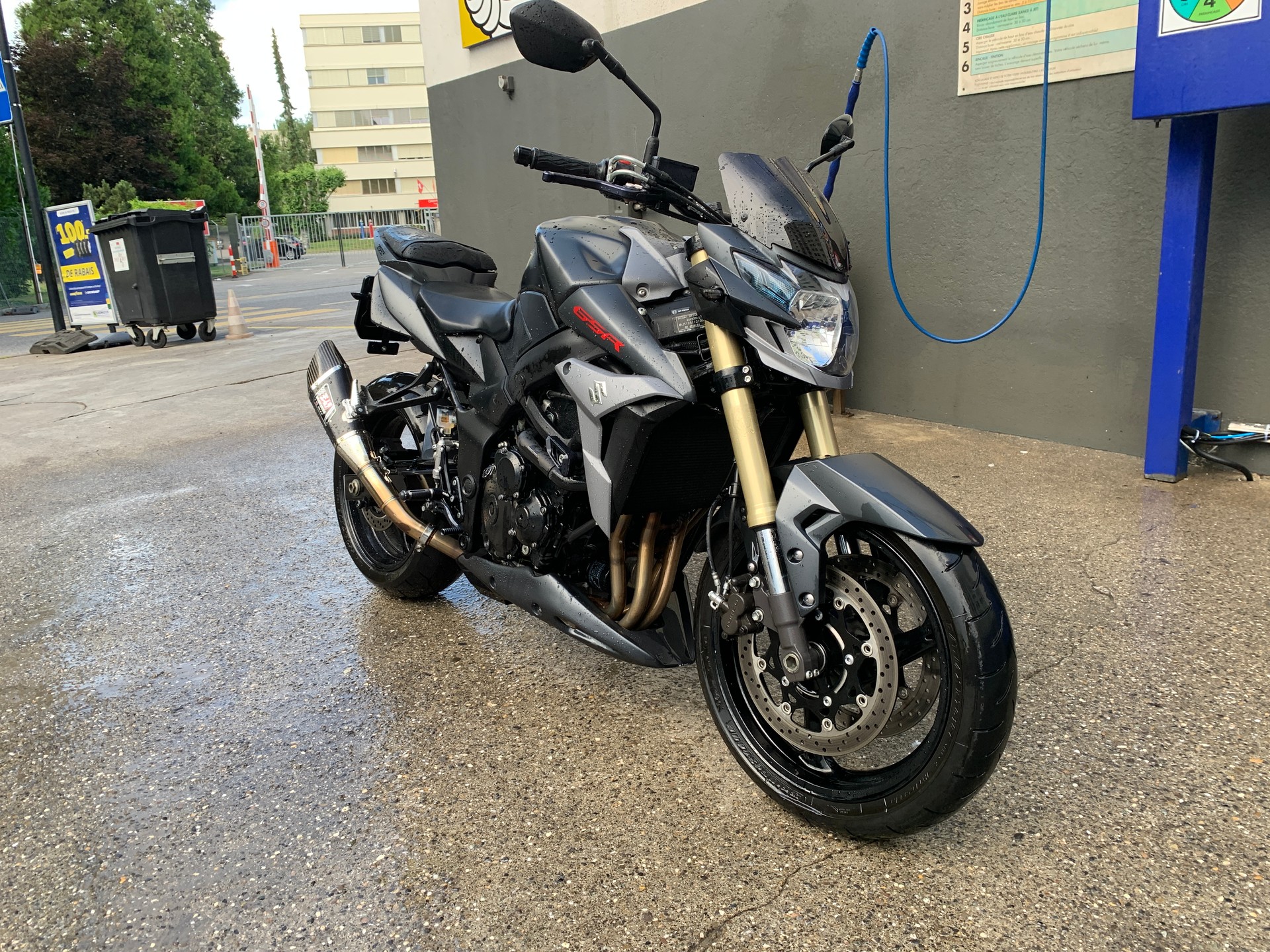 SUZUKI GSR 750 ABS-image-3