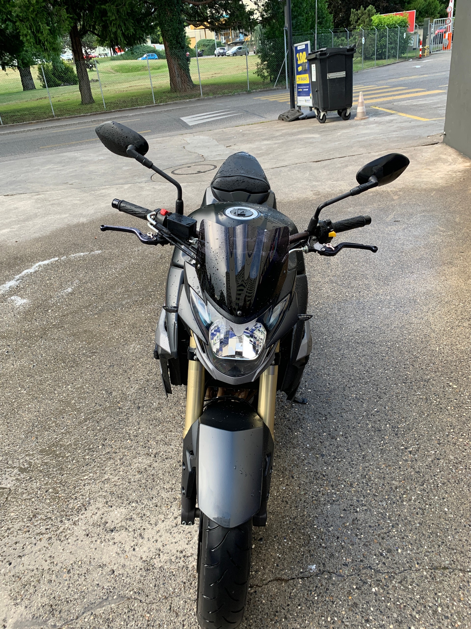 SUZUKI GSR 750 ABS-image-5