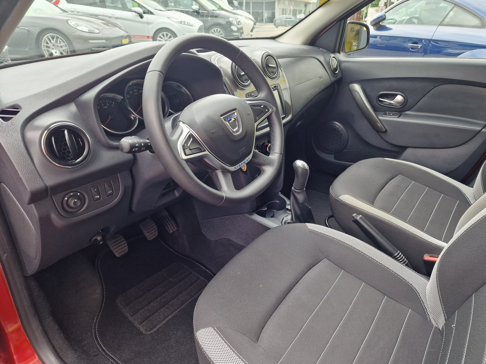 DACIA Sandero TURBO 90 Stepway Unlimited 2-image-16