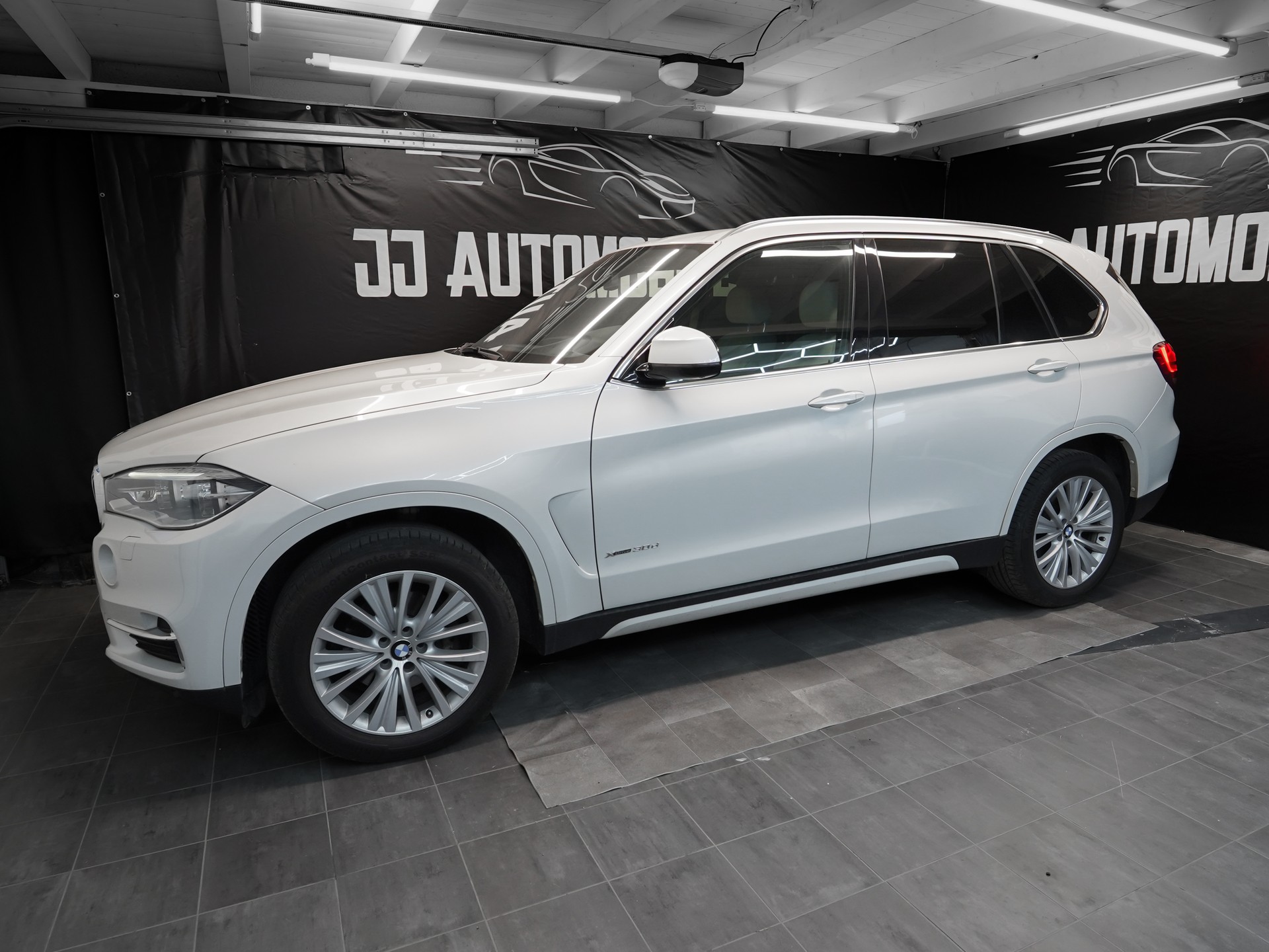 BMW X5 xDrive 30d Steptronic-showroom-element-2