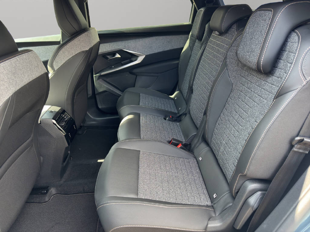 PEUGEOT 5008 1.2 Hybrid Allure Premium-image-10
