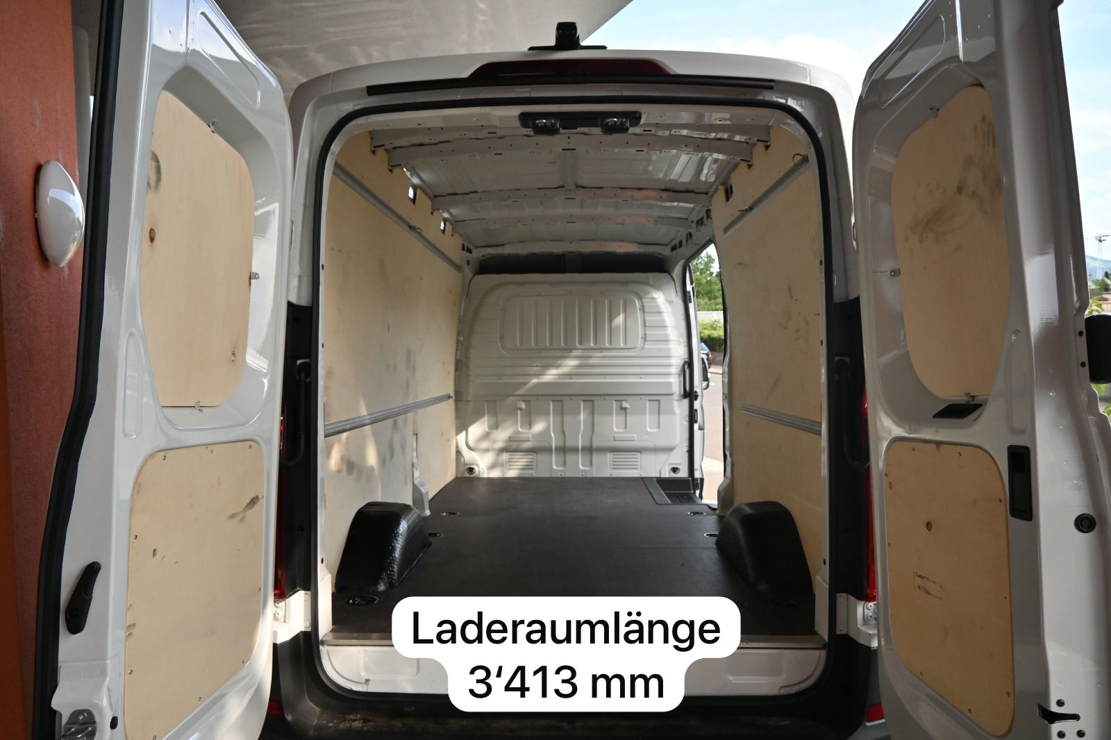 MAXUS Deliver 9 2.0D L3H2 RWD Base-image-5