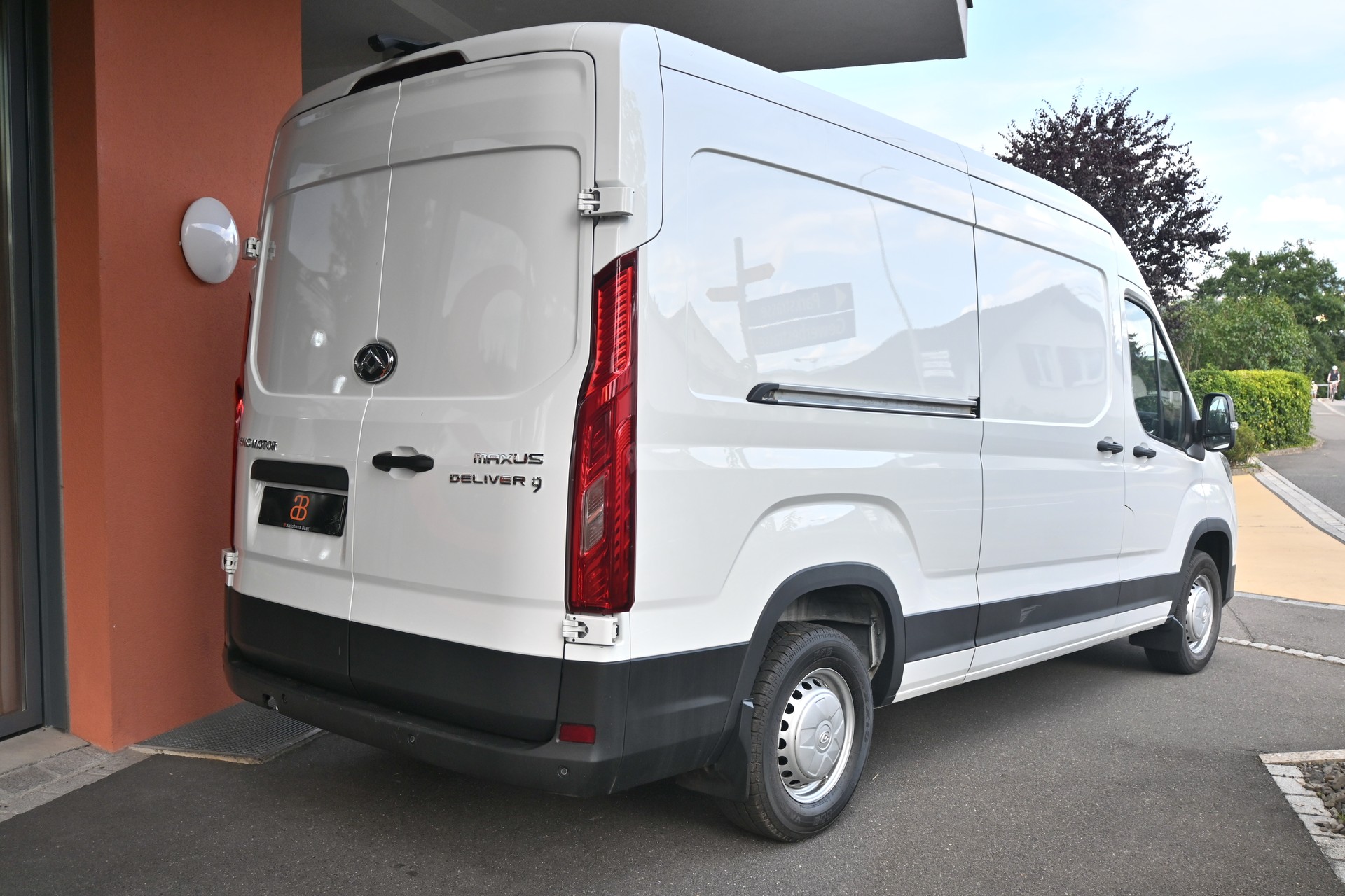 MAXUS Deliver 9 2.0D L3H2 RWD Base-showroom-element-2