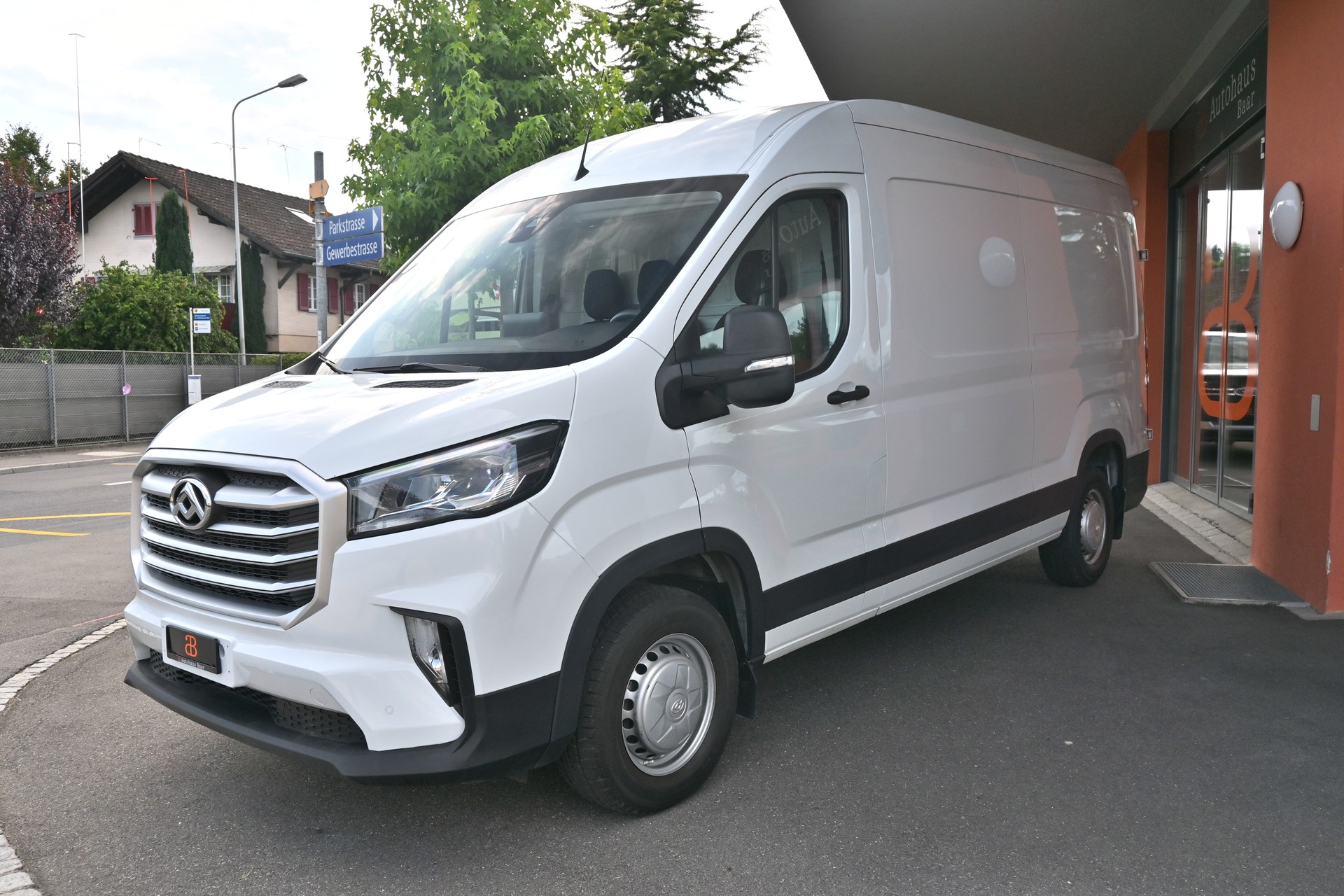 MAXUS Deliver 9 2.0D L3H2 RWD Base-showroom-element-1