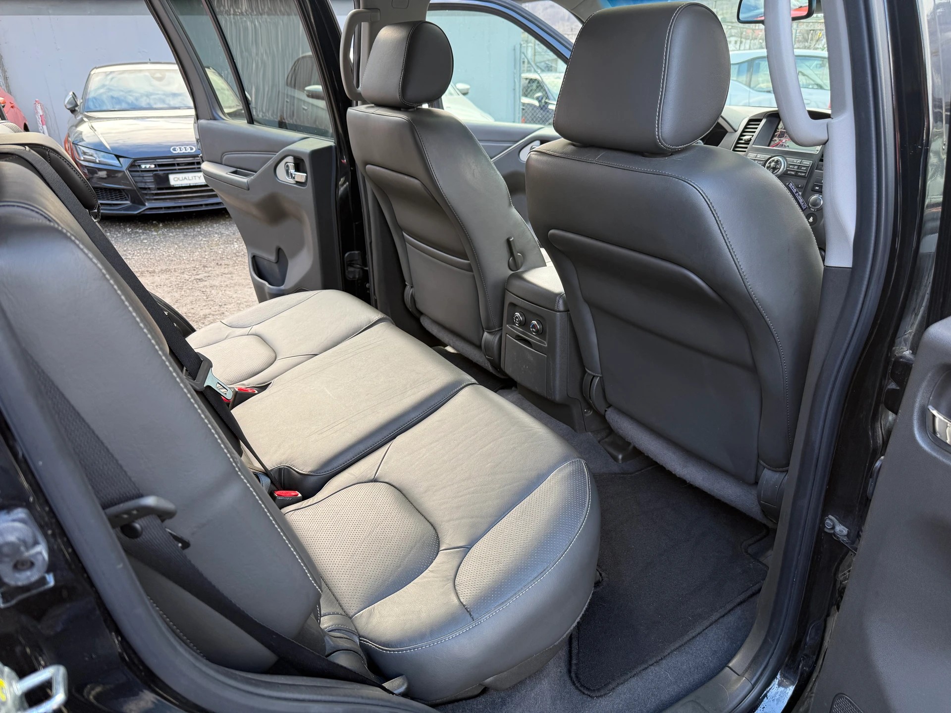 NISSAN Pathfinder 3.0 dCi LE Automatic-image-11