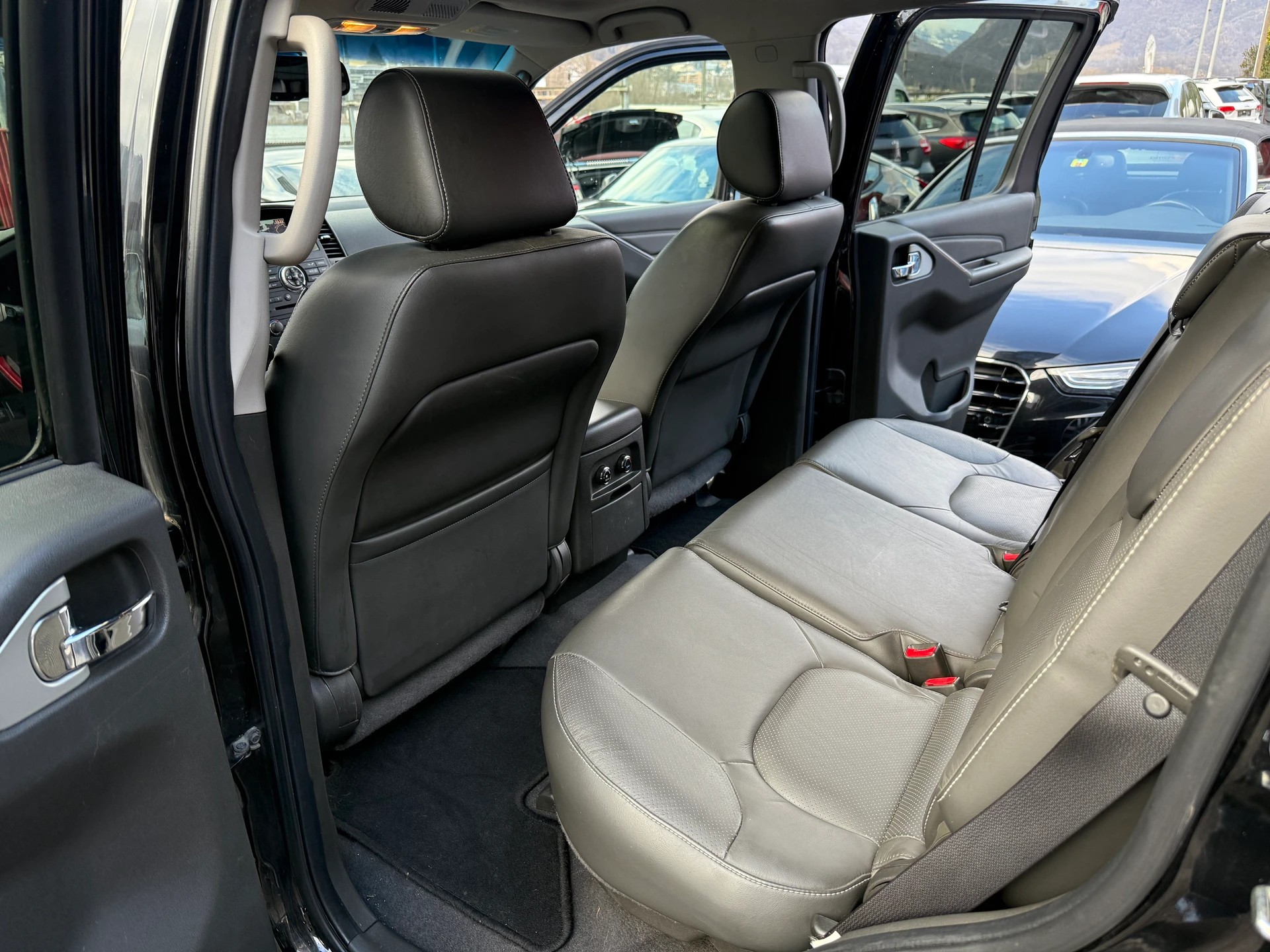 NISSAN Pathfinder 3.0 dCi LE Automatic-image-9