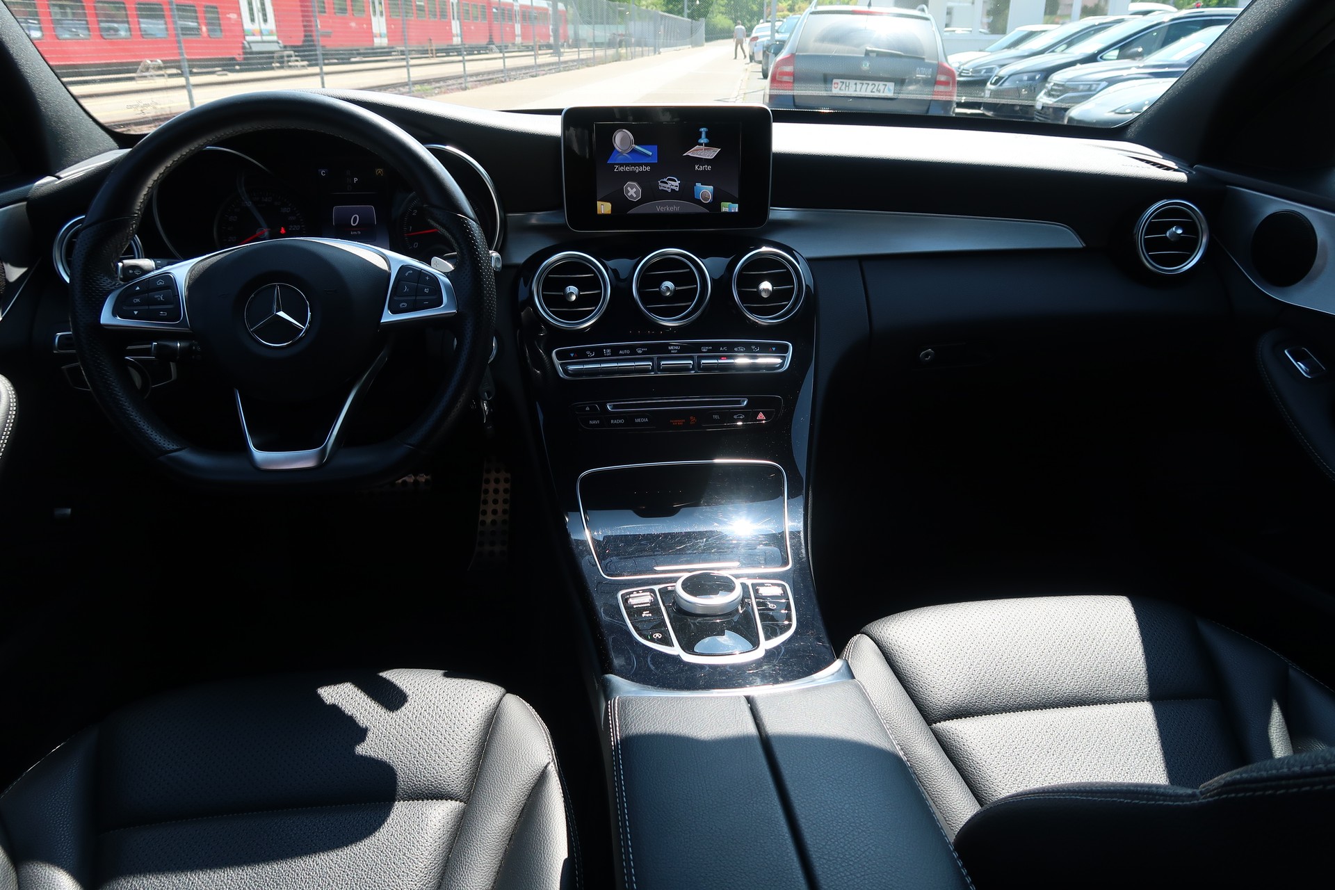 MERCEDES-BENZ C 200 AMG Line 4Matic 9G-Tronic-image-9