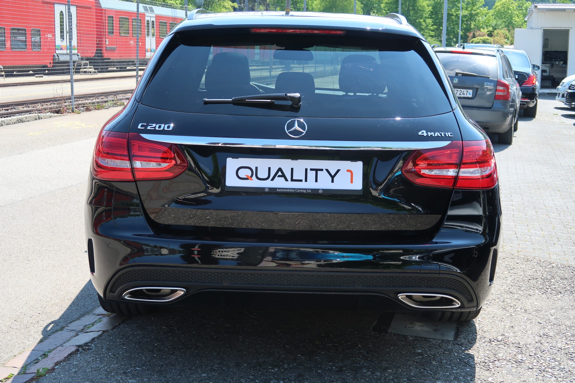 MERCEDES-BENZ C 200 AMG Line 4Matic 9G-Tronic-showroom-element-3