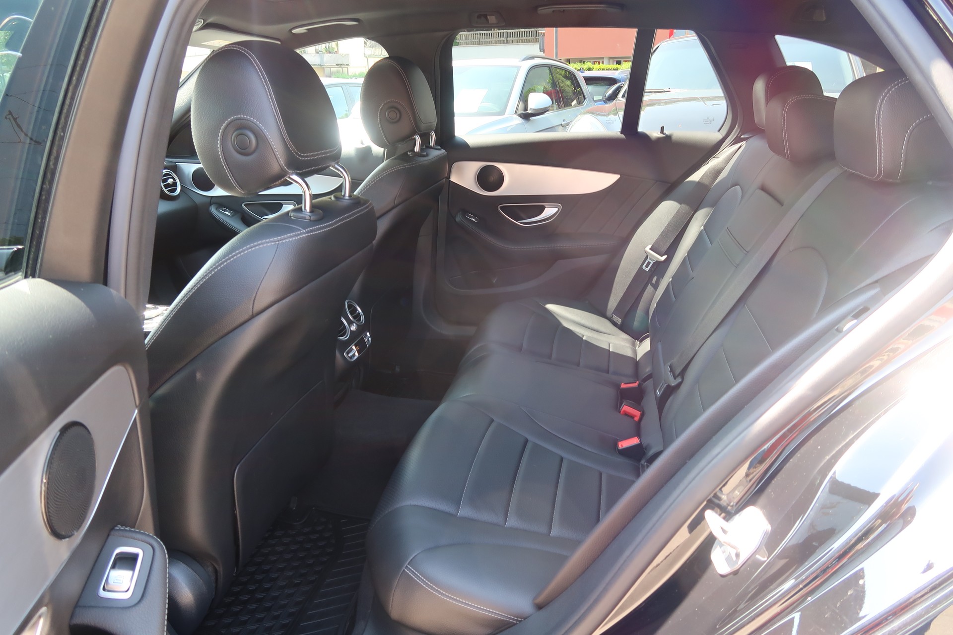 MERCEDES-BENZ C 200 AMG Line 4Matic 9G-Tronic-image-10