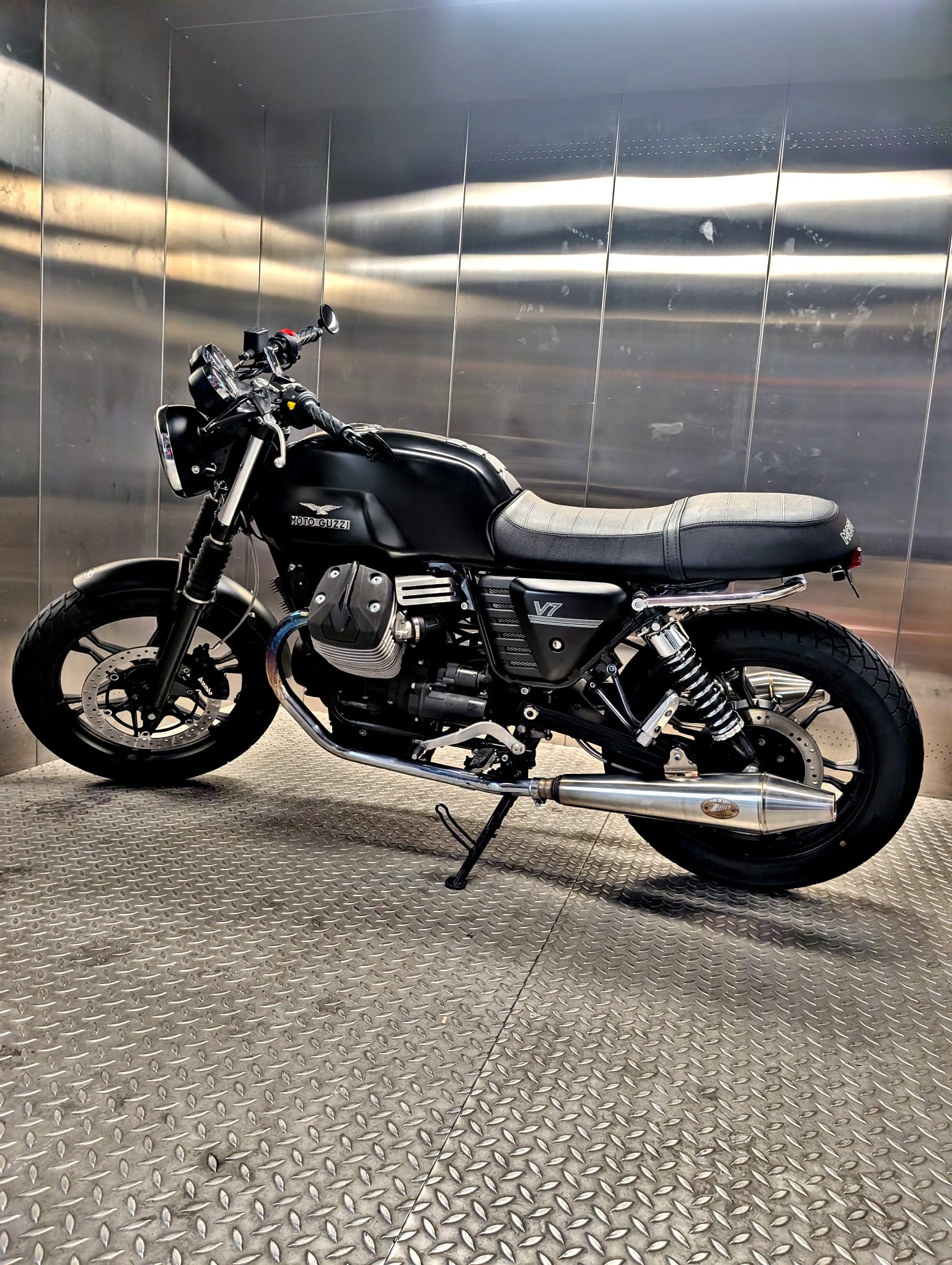 MOTO GUZZI 750-image-2