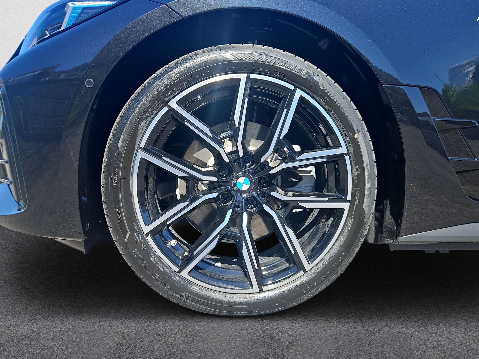 BMW i4 eDrive 40 Edition M Sport-image-8
