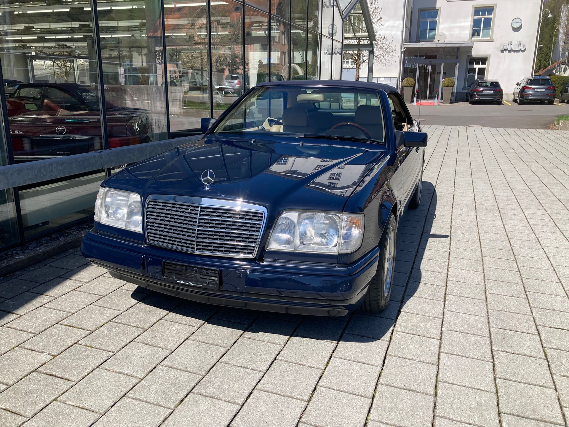MERCEDES-BENZ E 320 Cabrio-image-12