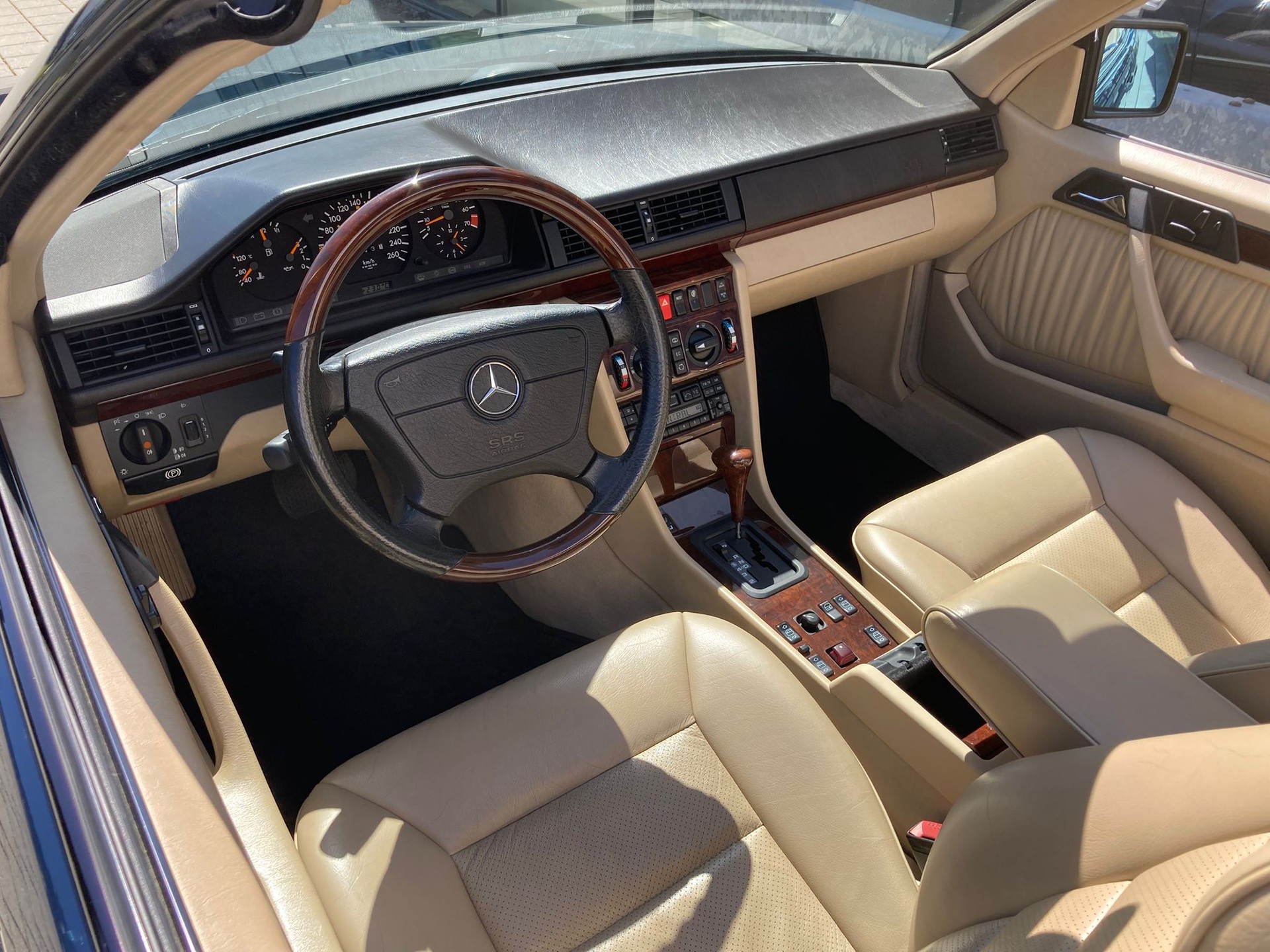 MERCEDES-BENZ E 320 Cabrio-image-13
