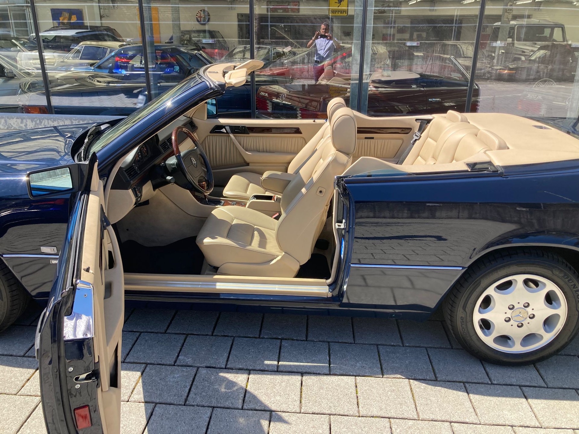 MERCEDES-BENZ E 320 Cabrio-image-17