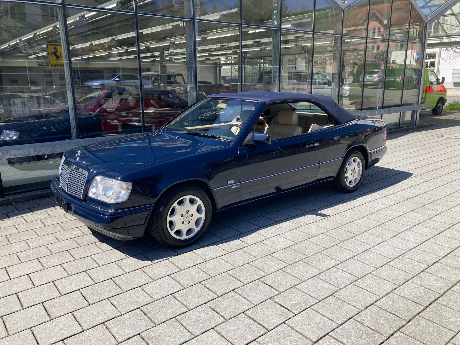 MERCEDES-BENZ E 320 Cabrio-image-5