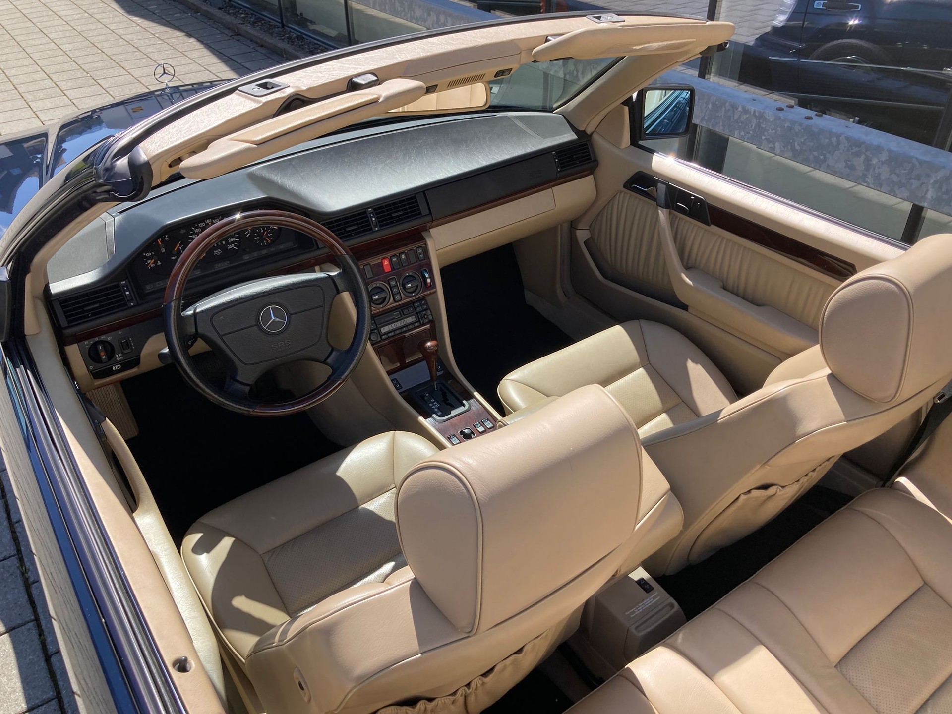 MERCEDES-BENZ E 320 Cabrio-image-15