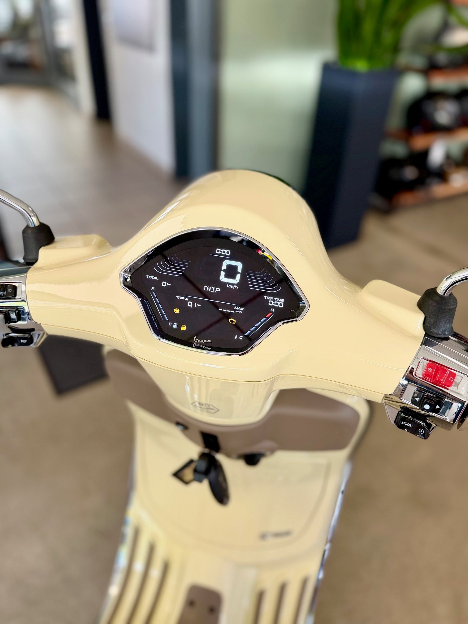 PIAGGIO Vespa 125 Primavera Sport Euro 5+-image-8