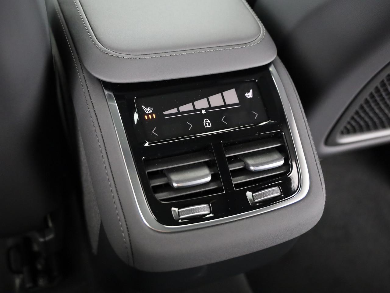VOLVO XC90 2.0 B5 MH Black Edition AWD-image-17